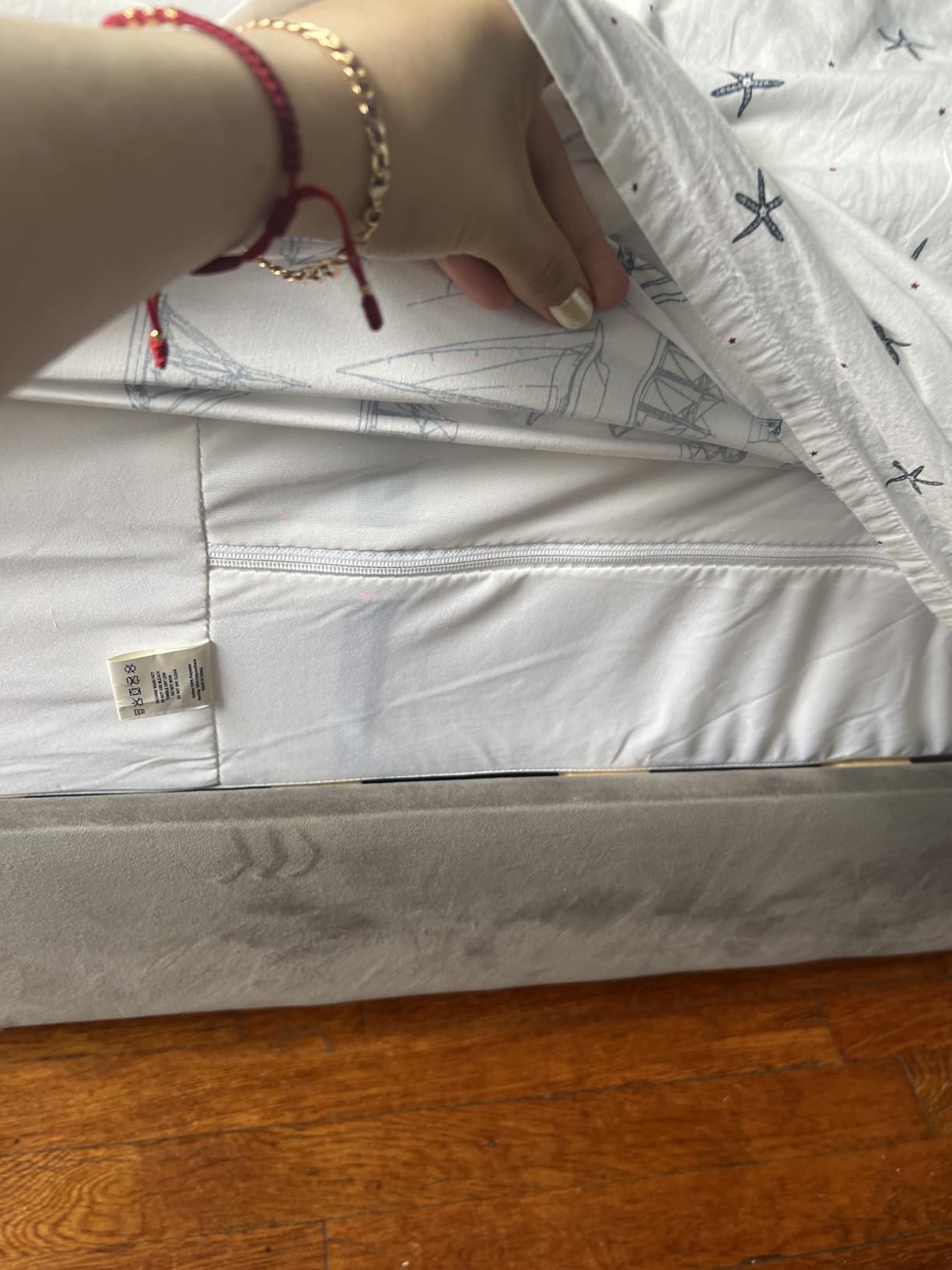 Linenspa Encasement Waterproof Mattress Protector — Zippered 360°, Queen customer photo 1