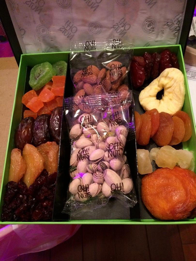 Oh! Nuts Dried Fruits and Nuts Gift Basket - Gourmet Gift Baskets - Healthy Assorted Nuts and Dried Fruit Gift Box - Crafted in USA, Sealed Fresh in Individual Packs (Green Box) customer photo 2