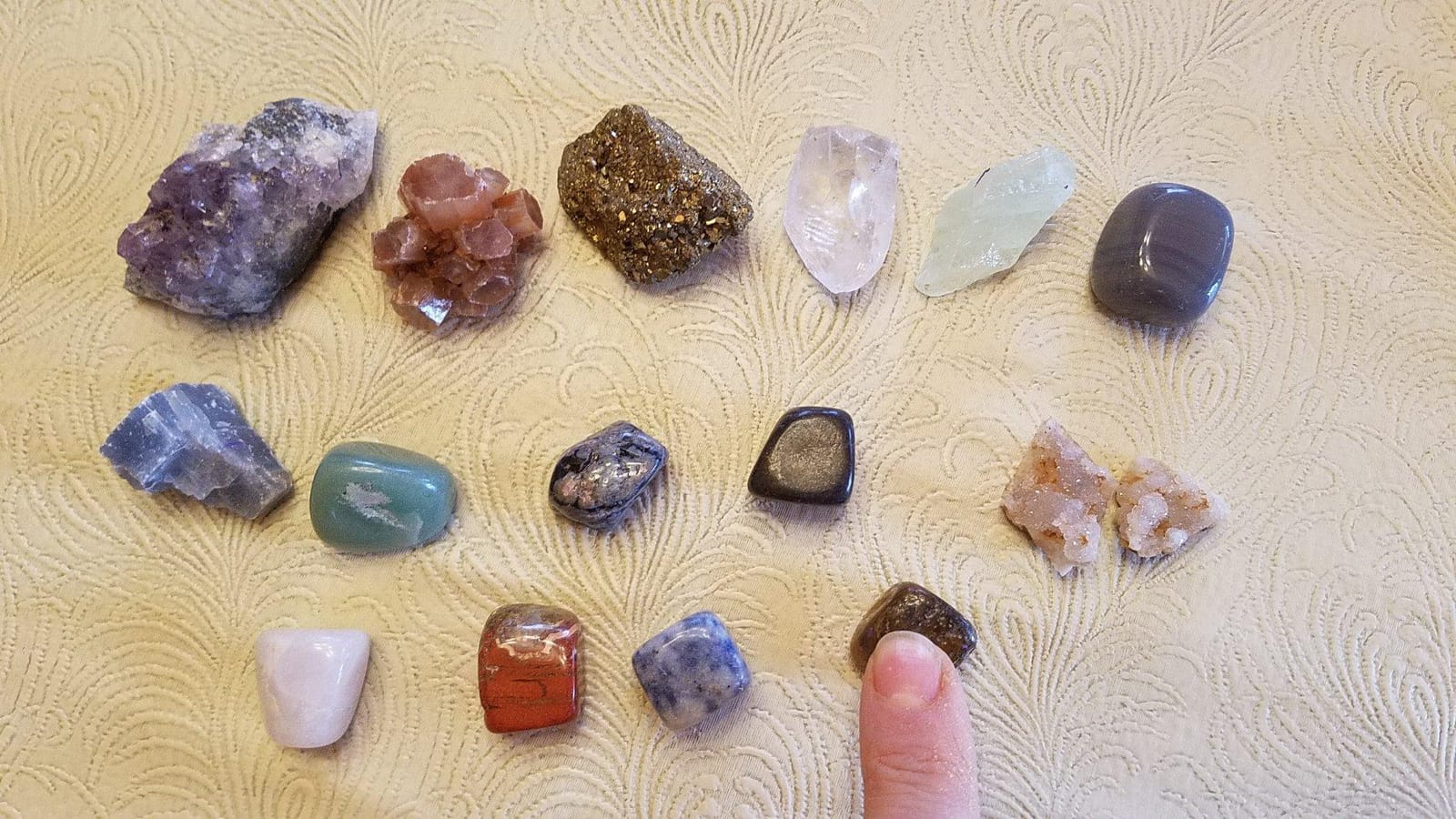 NATIONAL GEOGRAPHIC Mega Gemstone Dig Kit – Dig Up 15 Real Gemstones and Crystals, Science Kit for Kids, Gem Digging Kit, Gift for Girls and Boys, Mining Kit, Rock Collection customer photo 2