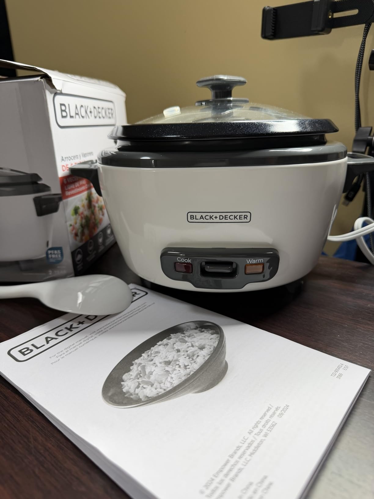 BLACK+DECKER 6-Cup Rice Cooker with Steaming Basket customer photo 2