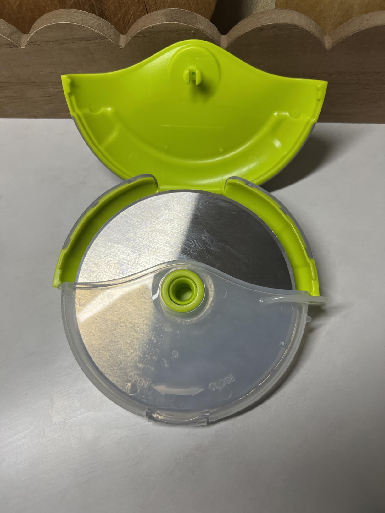 Kitchy Pizza Cutter Wheel, Heavy Duty Ergonomic Pizza Slicer with Easy Grip Non-Slip Handle and Blade Cover, Dishwasher Safe (Green) customer photo 1