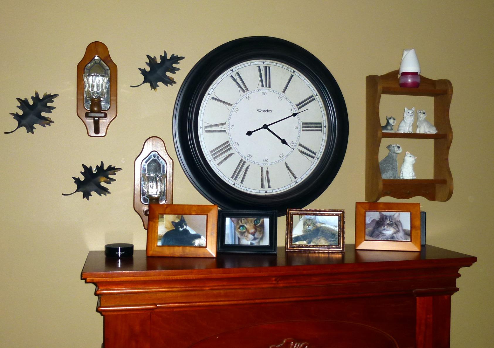 Westclox Traditional Large Wall Clock – Battery-Operated 24-Inch Vintage Distressed Dial, Metal Hands, Glass Lens, Quartz Accuracy (Black-Brown, 24-Inch) customer photo 1