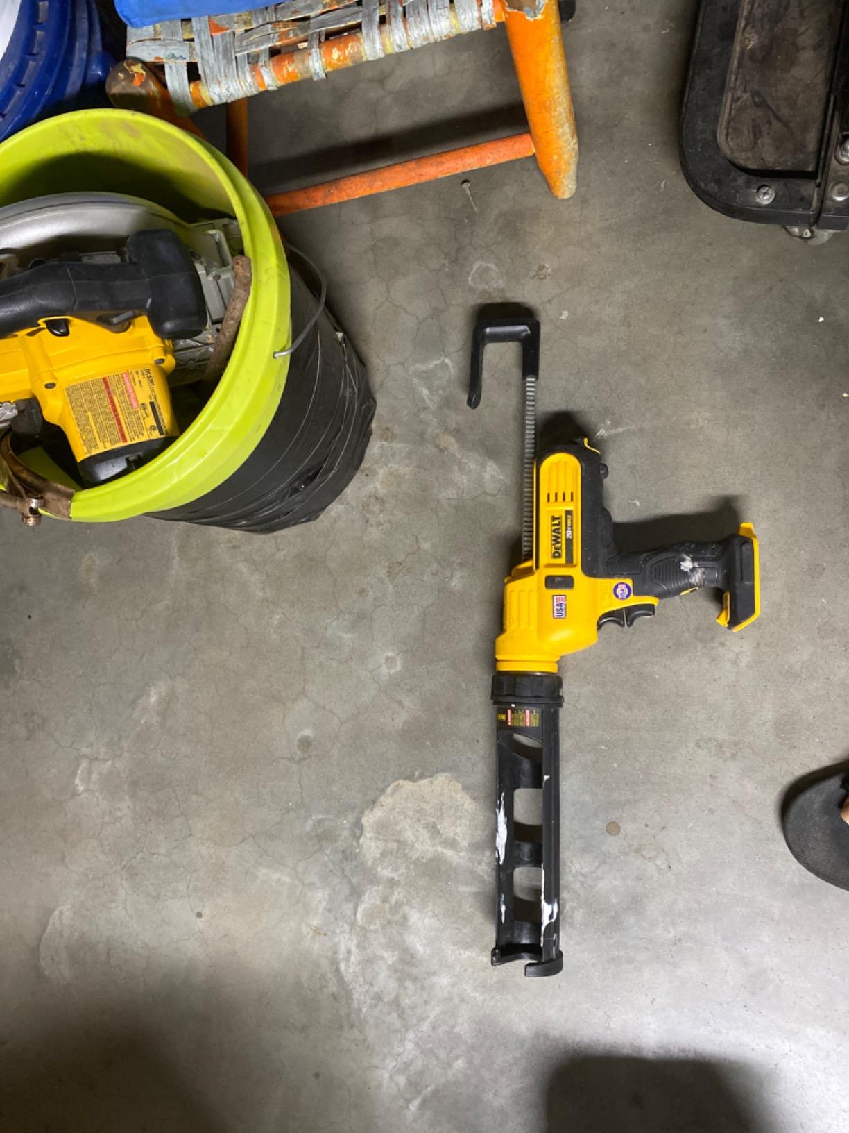 DEWALT 20V MAX Caulking Gun, Cordless, 10oz, Variable Speed Trigger, Interchangeable Canister Trays, Bare Tool Only (DCE560B) customer photo 1