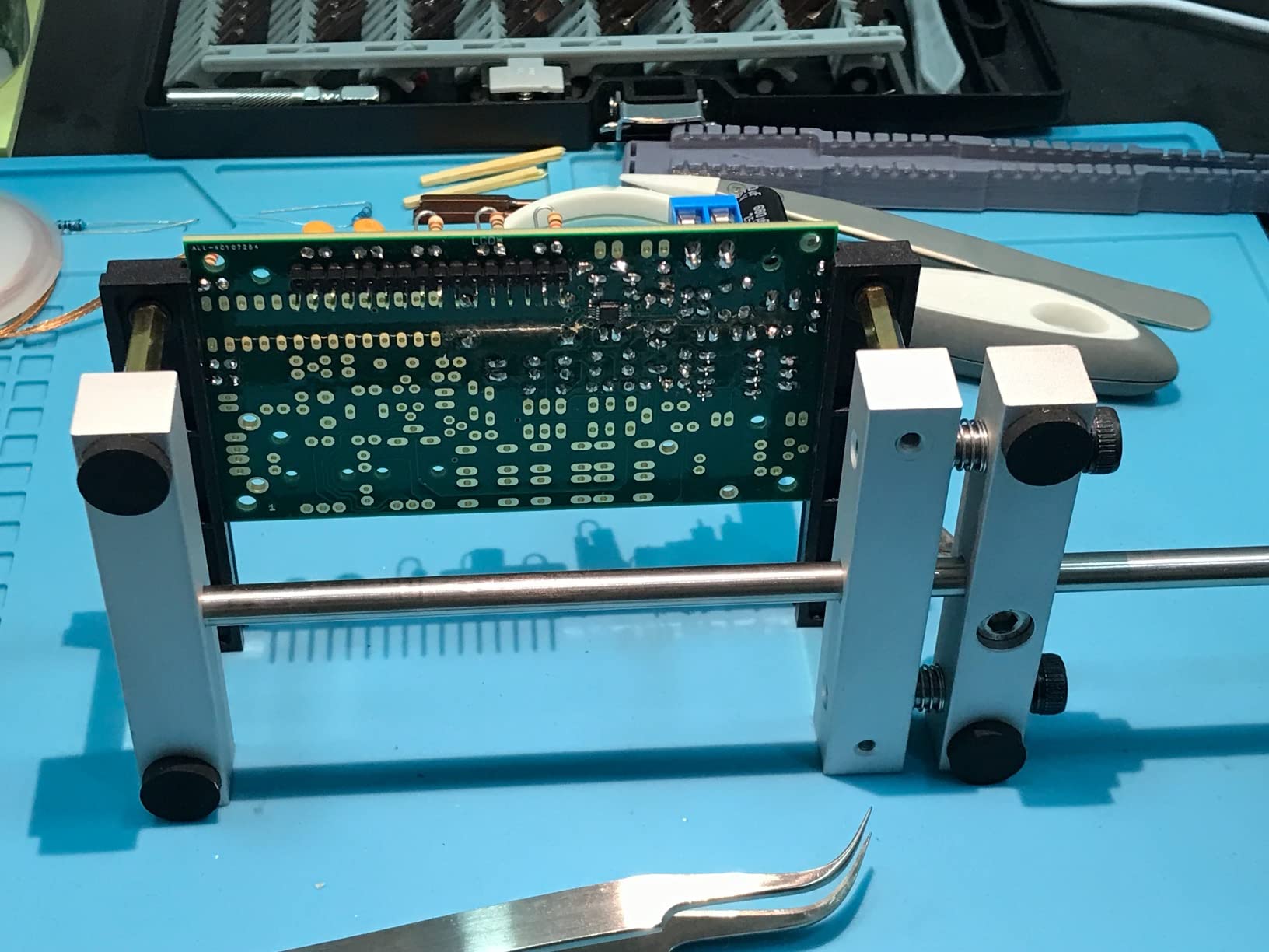 PCB Vise with Standard Nylon Jaws Grey customer photo 2