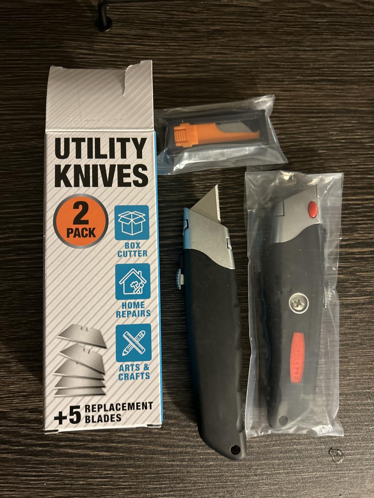 INTERNET'S BEST Premium Utility Knife Set | Retractable Box Cutter with Rubber Handle | Heavy-Duty Cutting for Cardboard, Carpet, Plastic | Retractable Blade | Includes 2 Razor Knives & Extra Blades customer photo 2