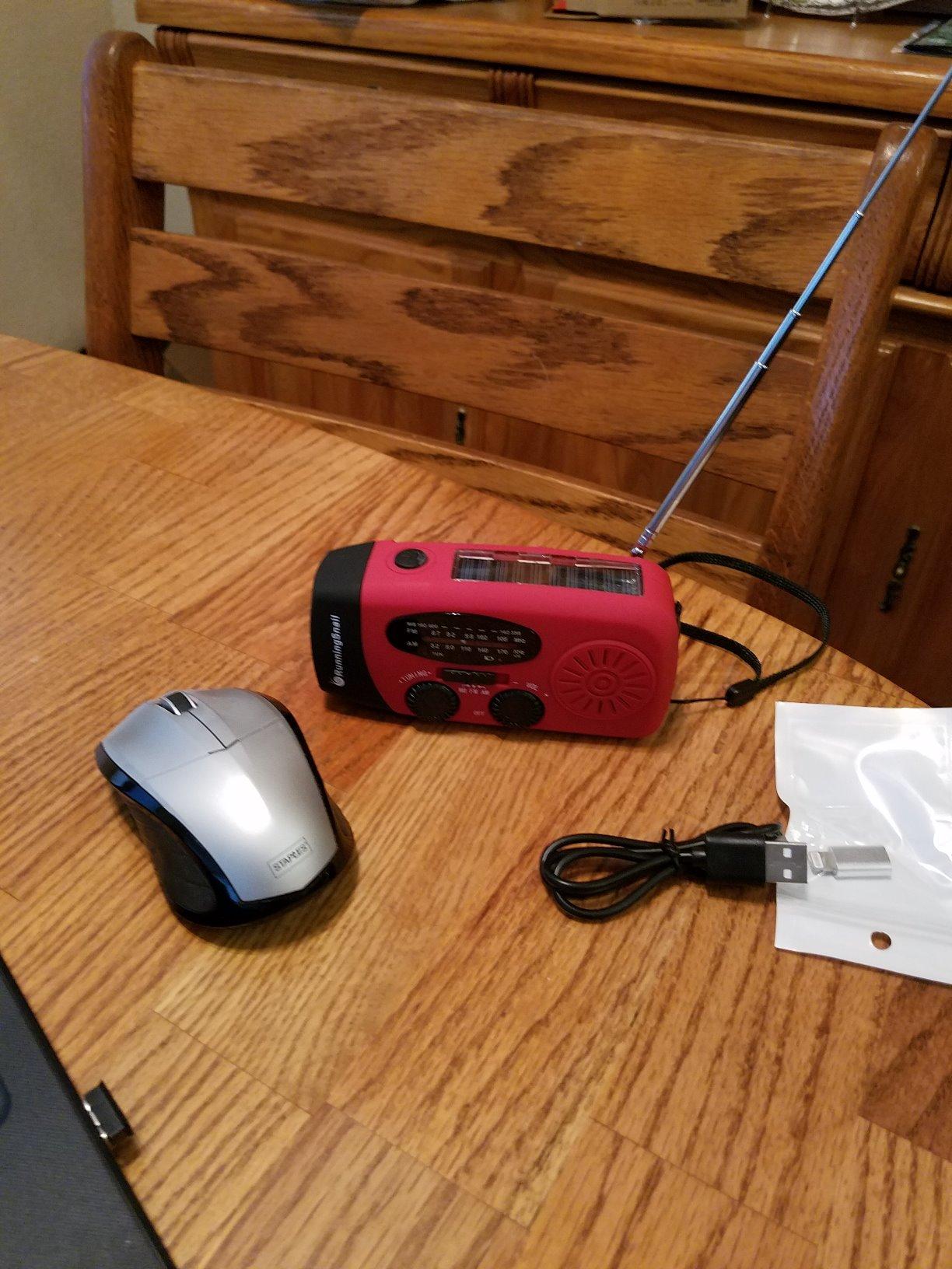Hand Crank Radio with LED Flashlight,2000mAh NOAA AM FM Emergency Radio customer photo 2
