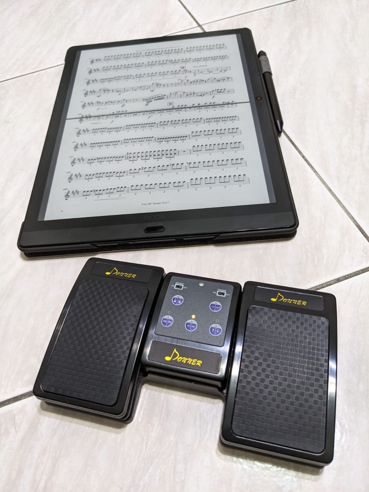 Donner Bluetooth Page Turner Pedal for Tablets and Phones Rechargeable Wireless Foot Pedal, Silver customer photo 1