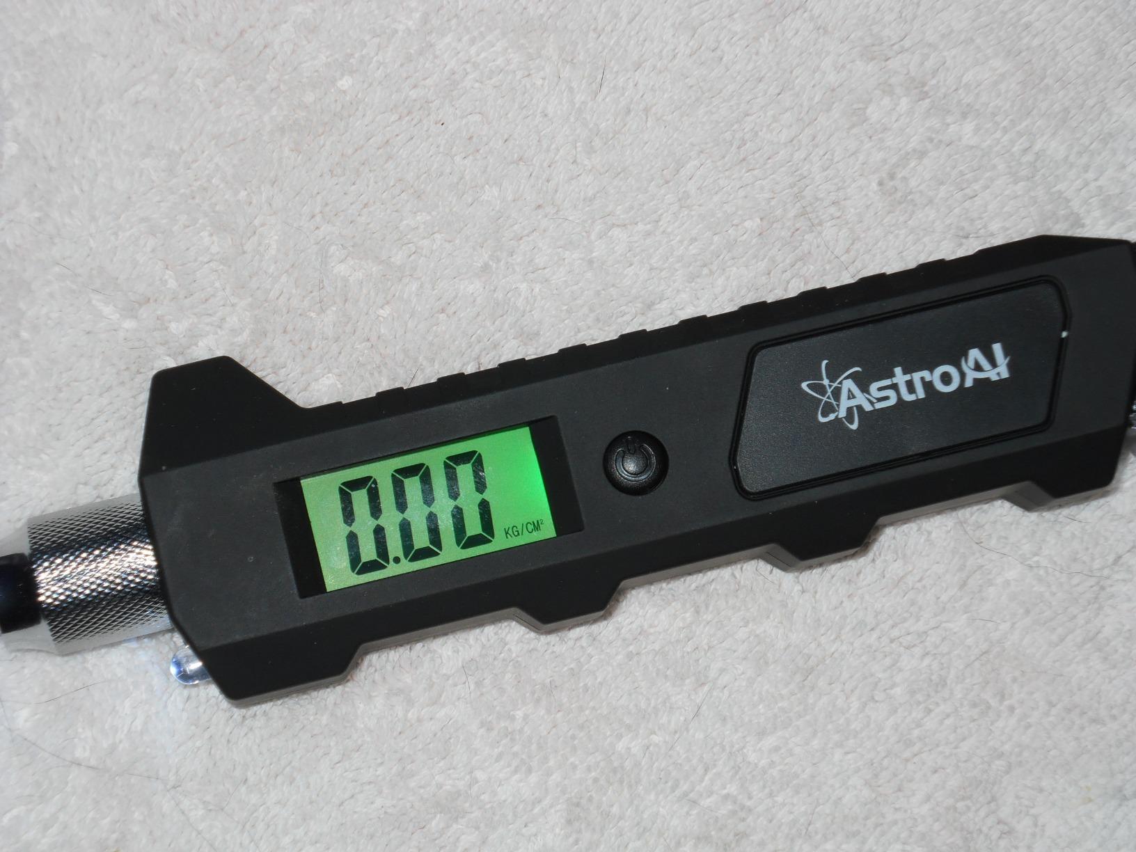 AstroAI Heavy Duty Digital Tire Pressure Gauge 0-230 PSI customer photo 2
