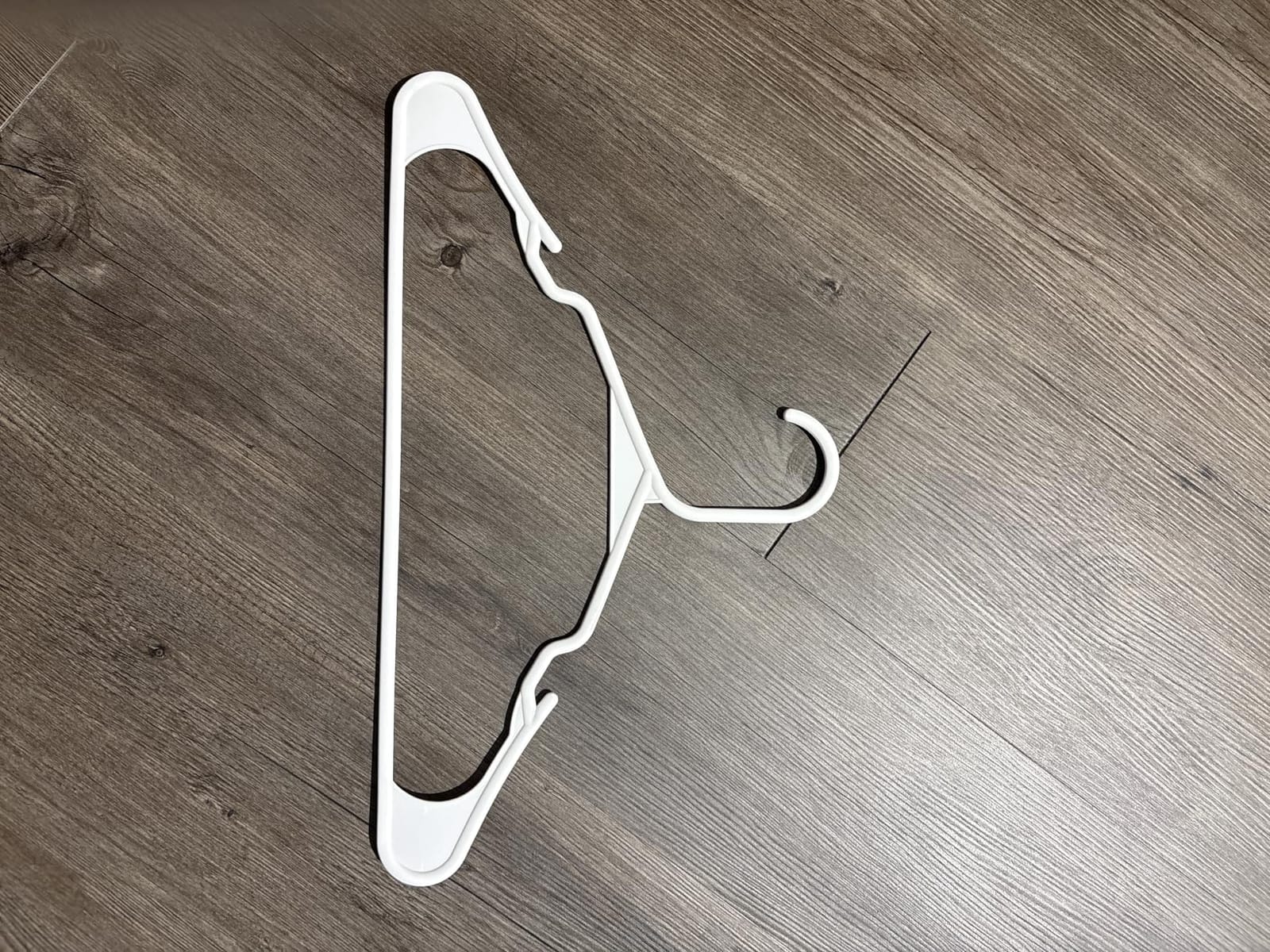 Utopia Home Plastic Hangers 50 Pack – Space Saving Clothes Hanger White customer photo 1