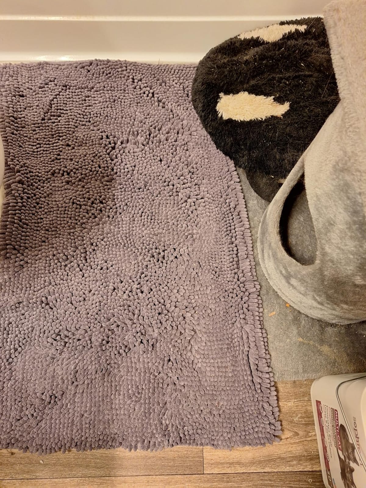 Amazon Basics Bathroom Rugs, Extra Soft Absorbent Shag Bath Rugs, Non-Slip Backing, Quick Drying, Machine Washable, Plush Comfort for Bathroom Floor, Tub and Shower, 21