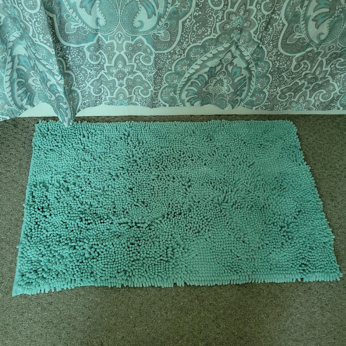 Amazon Basics Bathroom Rugs, Extra Soft Absorbent Shag Bath Rugs, Non-Slip Backing, Quick Drying, Machine Washable, Plush Comfort for Bathroom Floor, Tub and Shower, 21