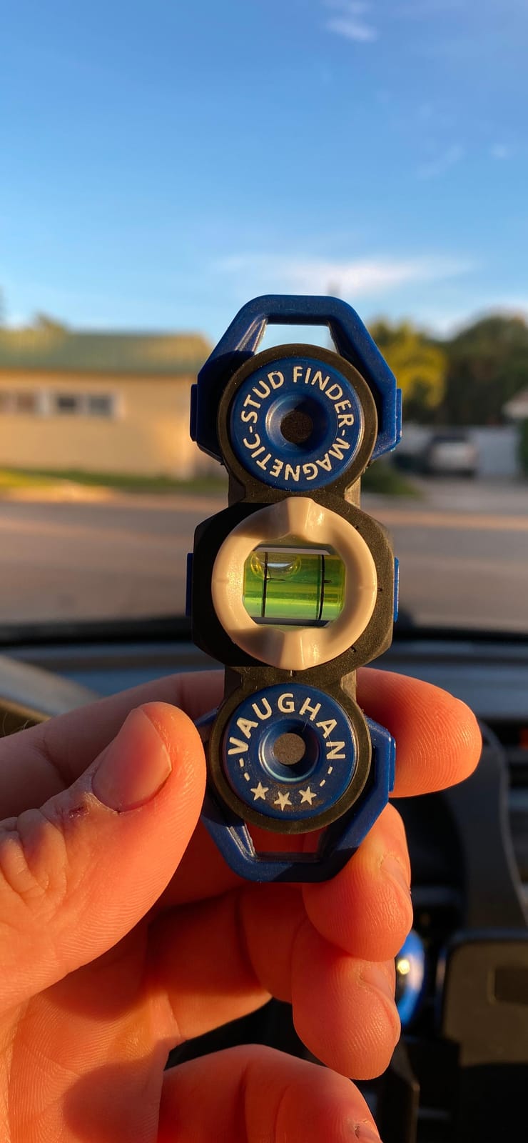 Magnetic Stud Finder and Leveler, Pocket Size and Battery Free customer photo 1