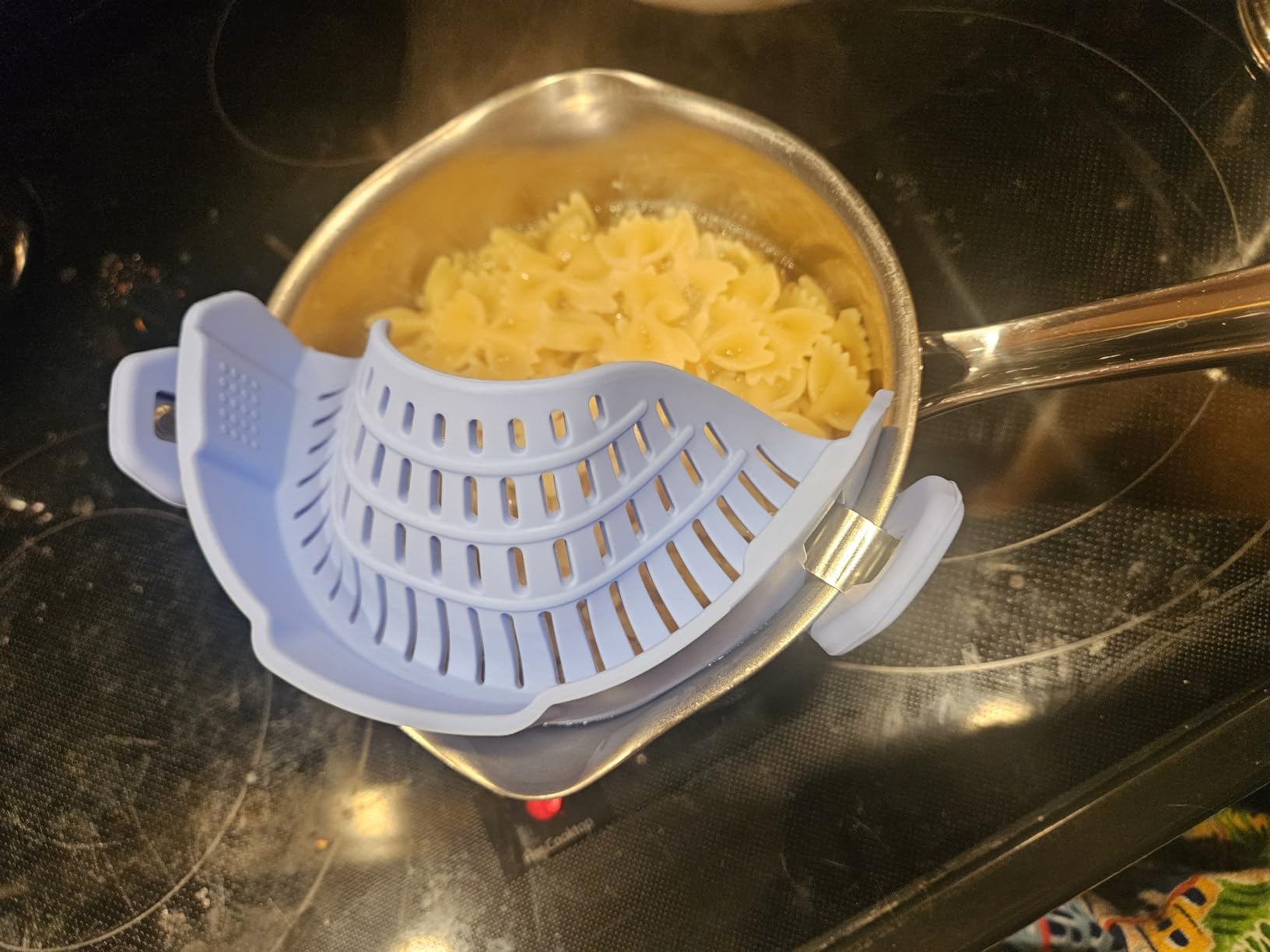 AUOON Clip On Strainer Silicone for All Pots, Standard 8.86 x 3.55in, Black customer photo 2