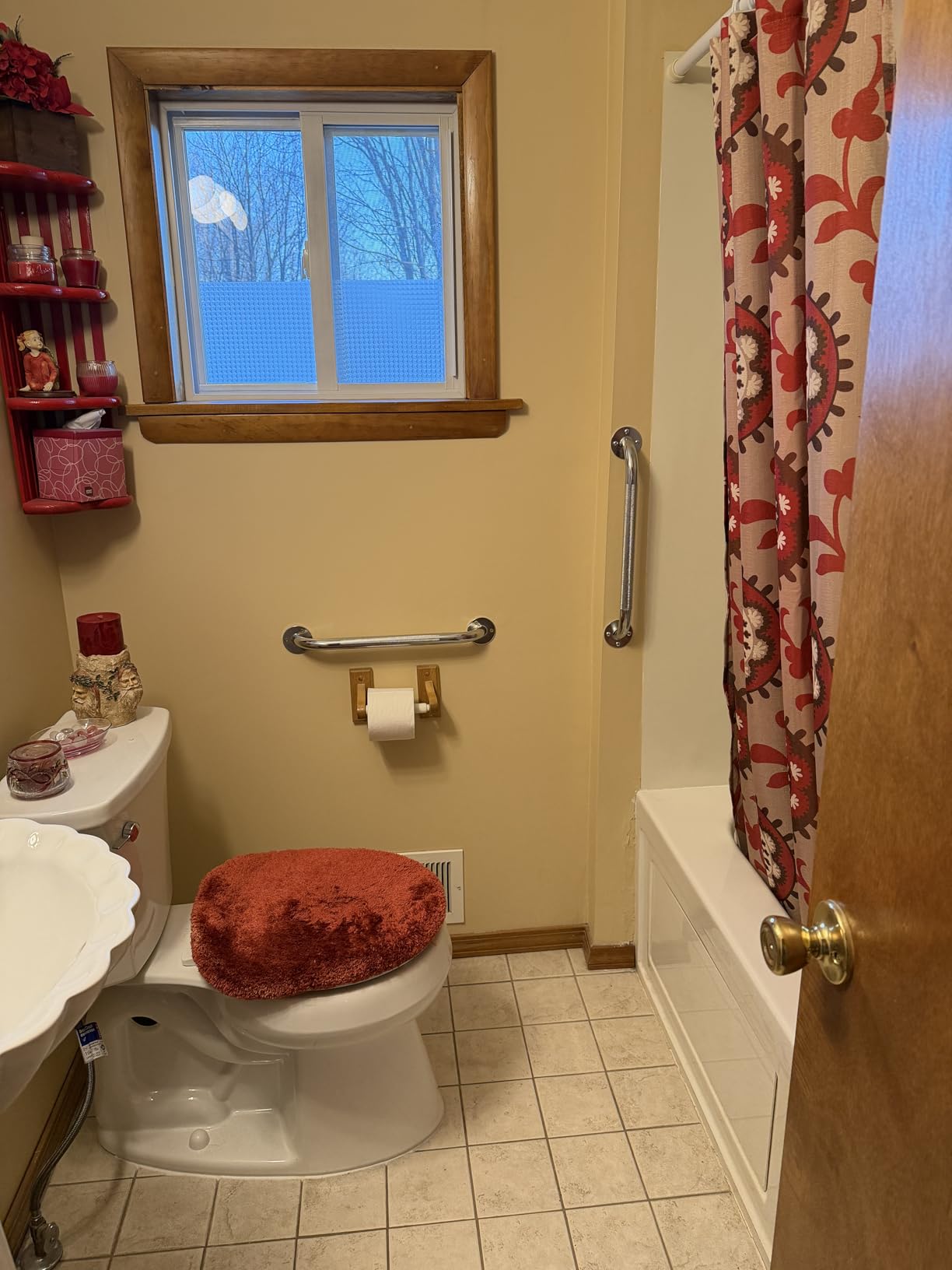 Amazon Basics Bathroom Safety Handicap Grab Bar, 36 Inch Length, 1.25 Inch Diameter, 500LBs Capacity, ADA Compliant, Stainless Steel customer photo 1