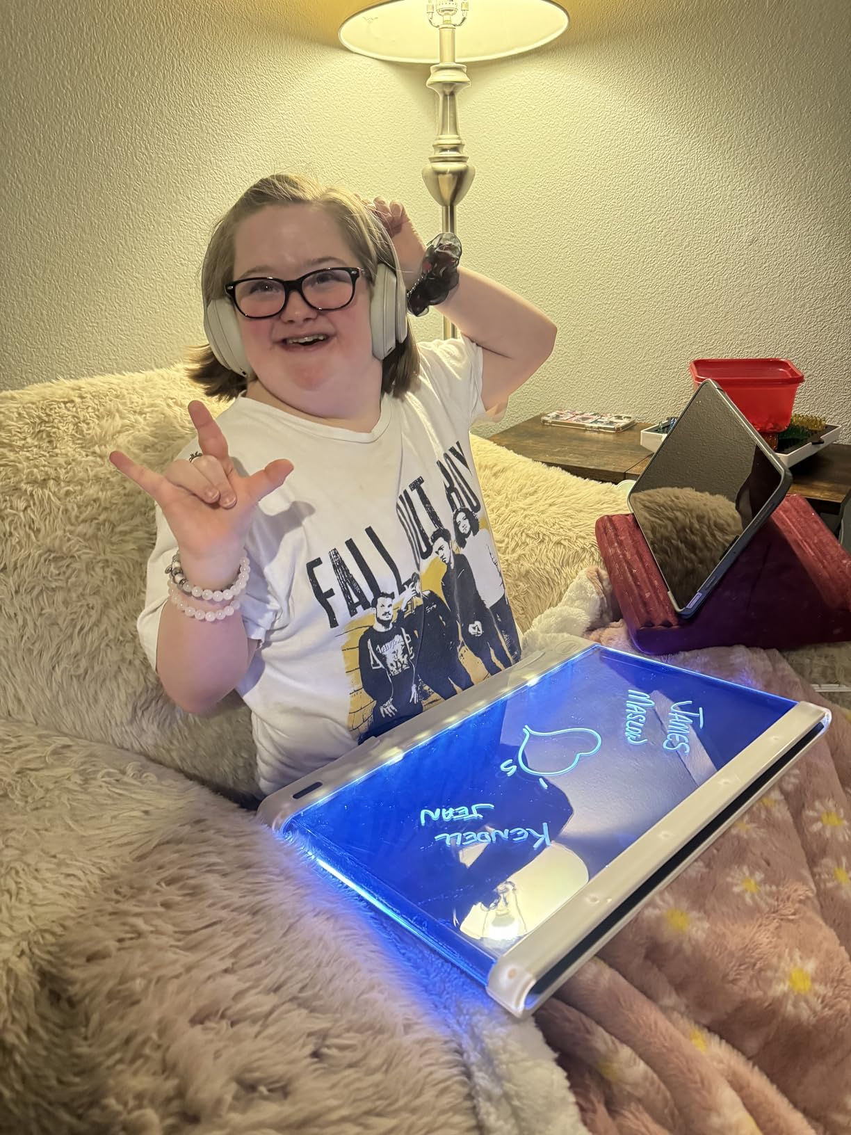 Crayola Ultimate Light Board - White, Kids Drawing Tablet, Gifts for Kids, LED Drawing Board, Sketching Art Projector, Toys for Boys & Girls, 6+ customer photo 1