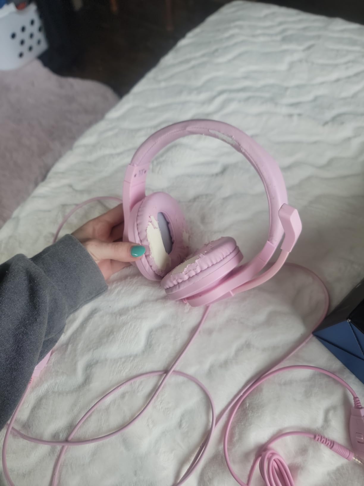 Gaming Headset for Xbox One, PS4, PS5, Nintendo Switch, Bass Surround and Noise Cancelling 3.5mm Over Ear Headphones with Mic for Laptop PC Smartphones, Pink customer photo 1