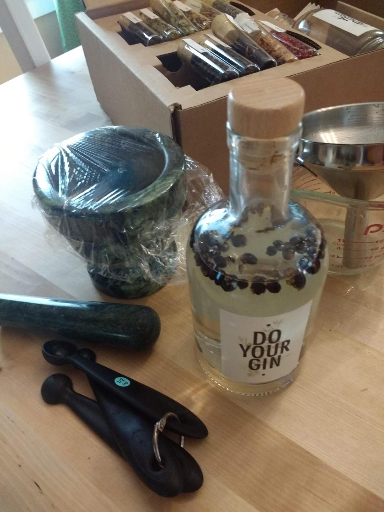 DO YOUR GIN | DIY Gin Making Kit with 12 Botanicals, Bottles & Recipes | Cocktail Making Kit | Gifts for Gin Lovers, Men & Women | Birthday, Father's Day & Christmas customer photo 1