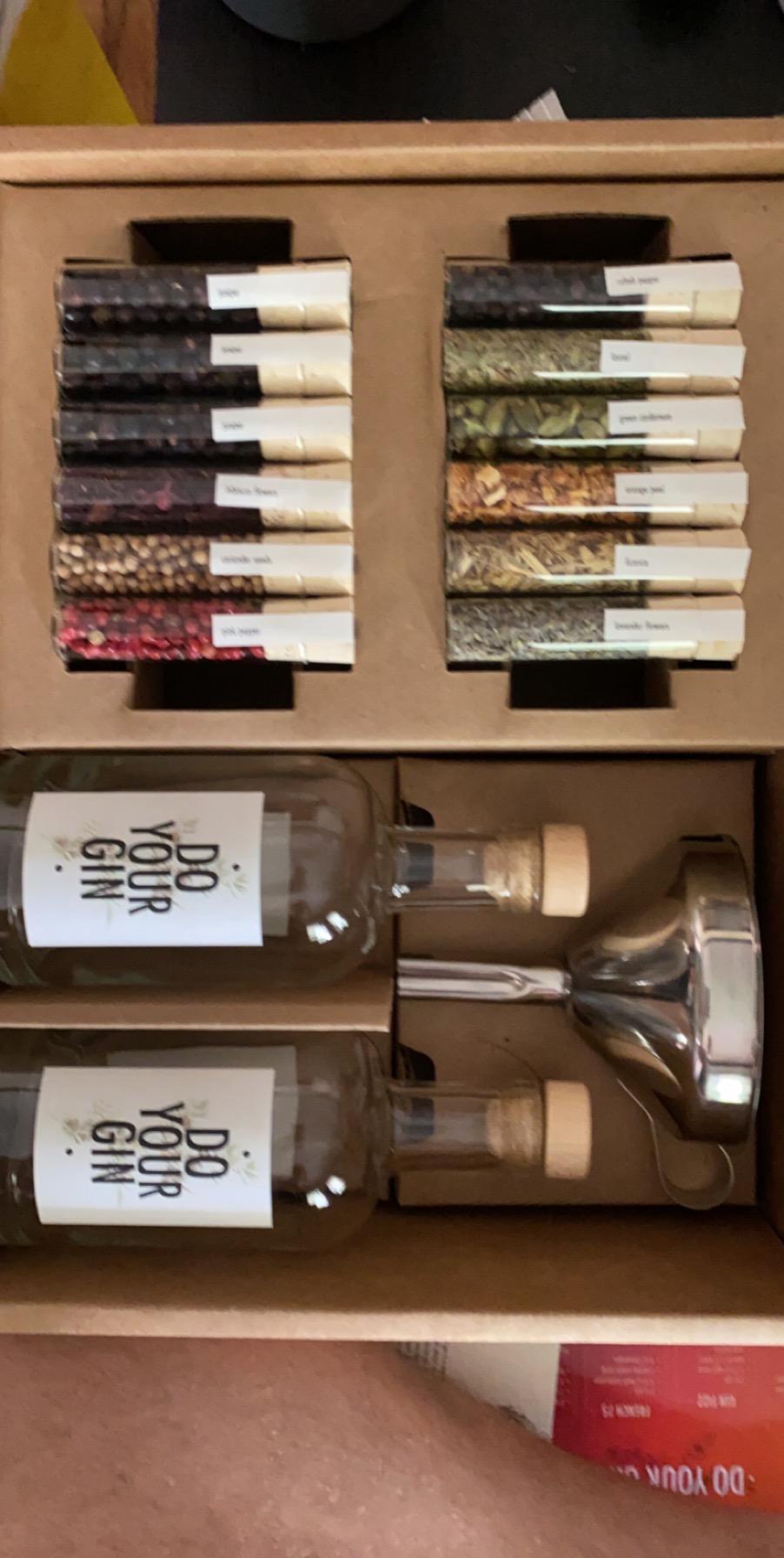 DO YOUR GIN | DIY Gin Making Kit with 12 Botanicals, Bottles & Recipes | Cocktail Making Kit | Gifts for Gin Lovers, Men & Women | Birthday, Father's Day & Christmas customer photo 2