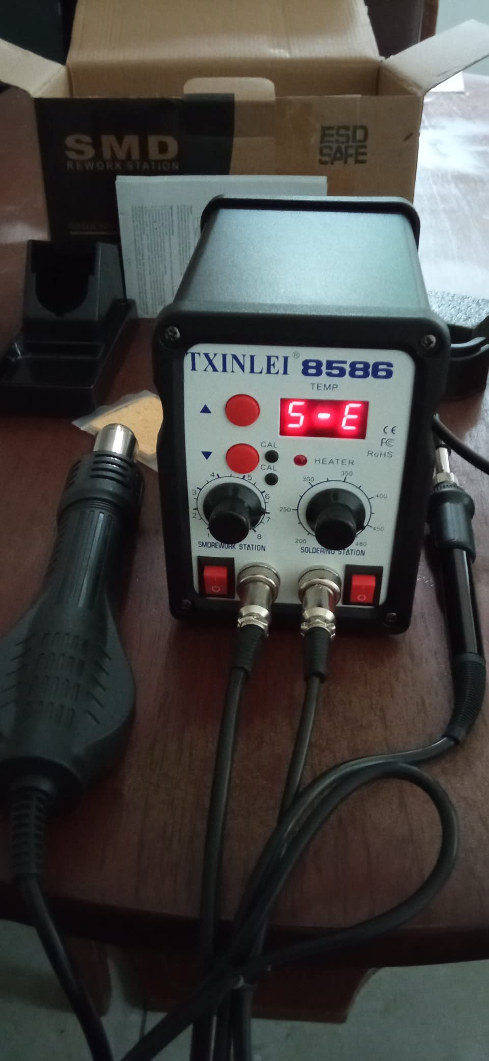8586 110V Solder Station, 2 in 1 Digital Display SMD Hot Air Rework Station and Soldering Iron, 12pcs Different Soldering Tips, Tweezers,Desoldering Pump,700W 480℃ customer photo 2