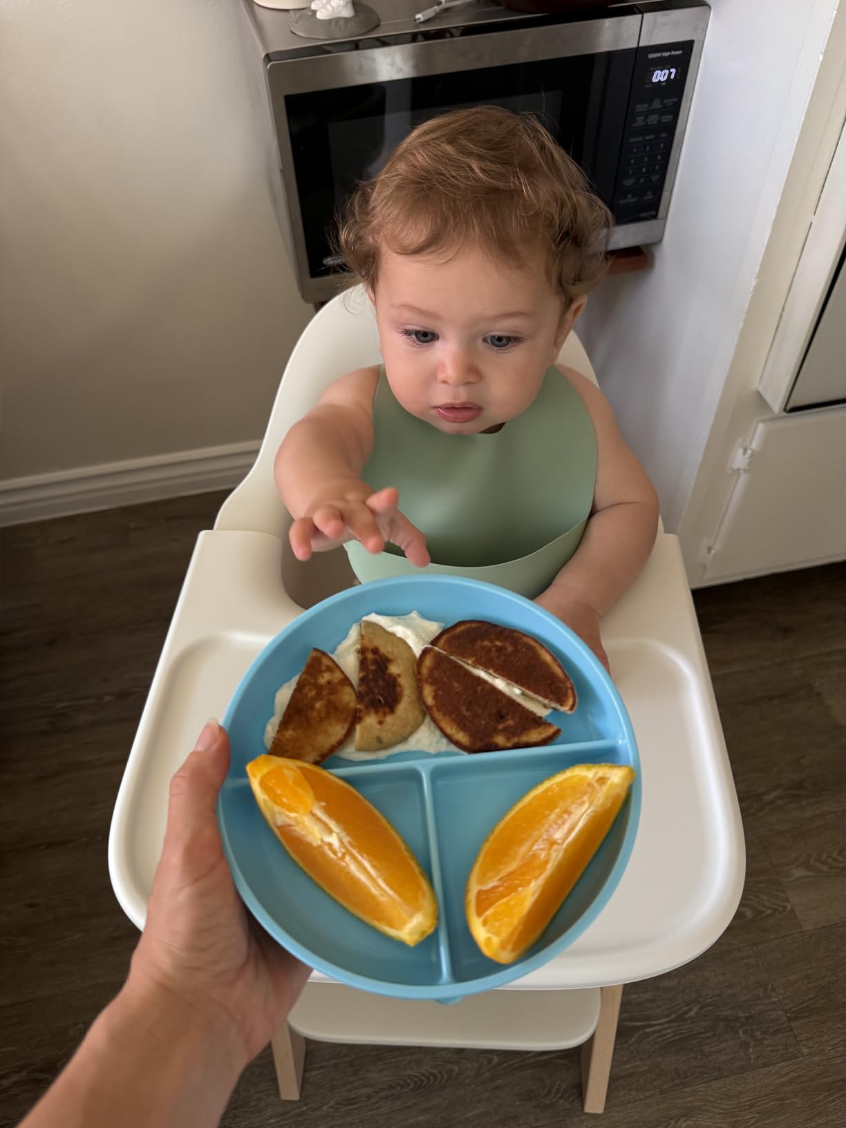 Munchkin Stay Put Suction Plates, 3 Divided Sections, Blue/Green customer photo 1