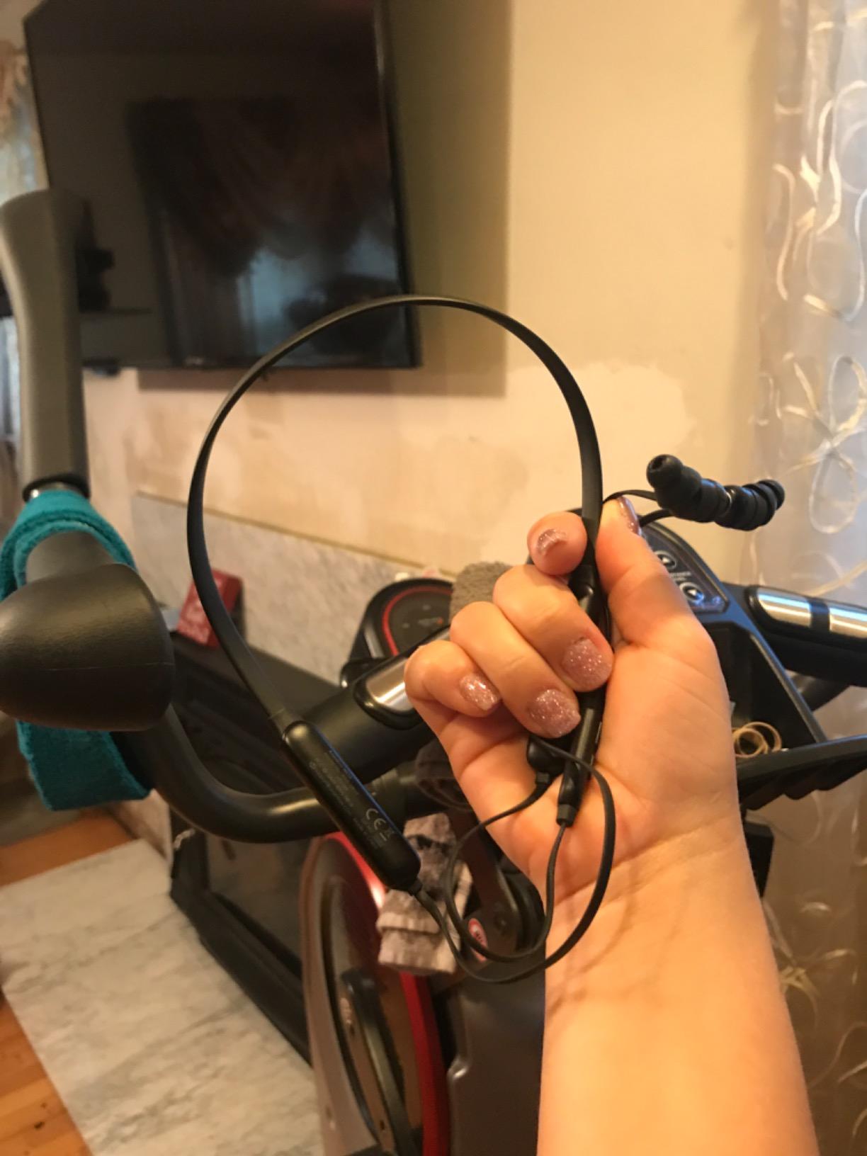 Avantree HT4186 - Wireless Neckband Headphones for TV customer photo 2
