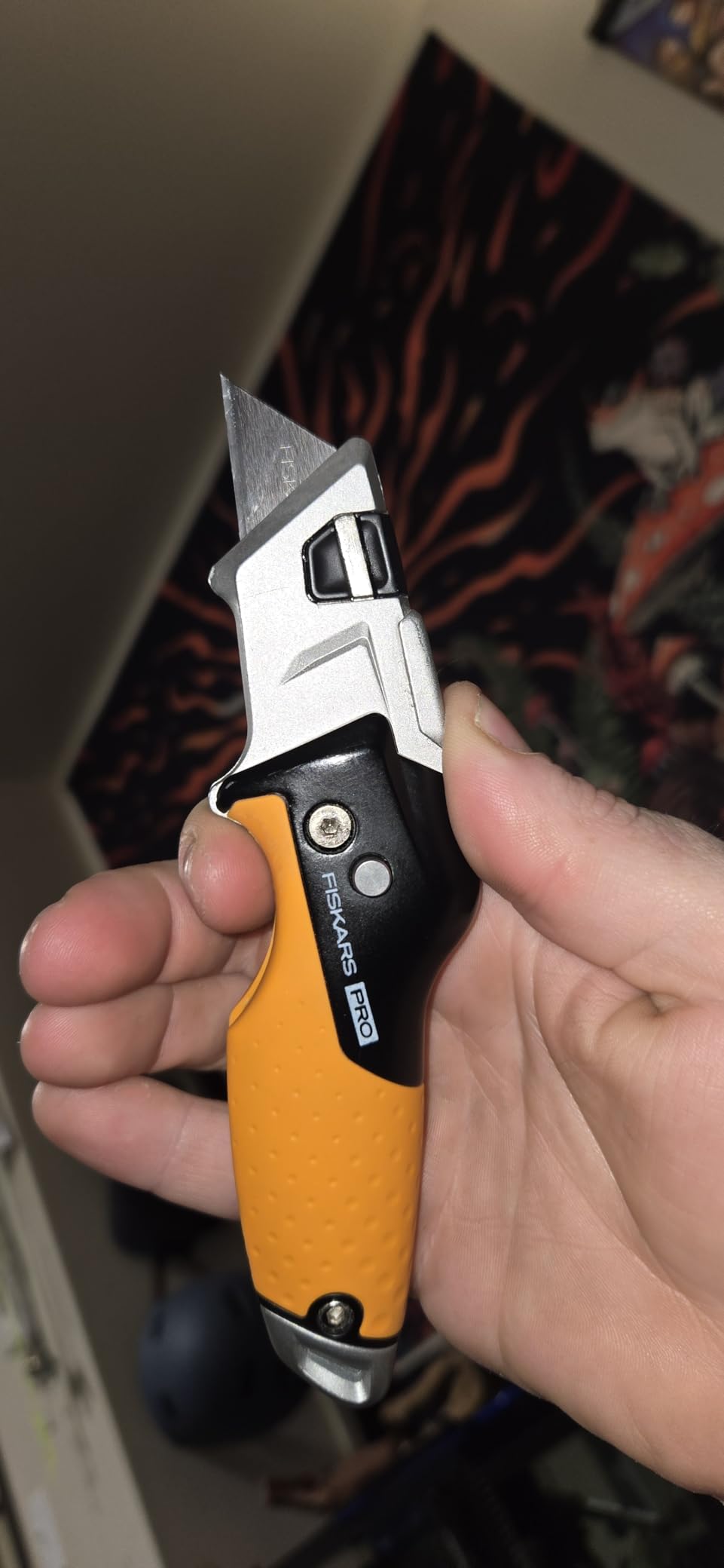 Fiskars Pro Folding Utility Knife, Dual-Lock, 4.5