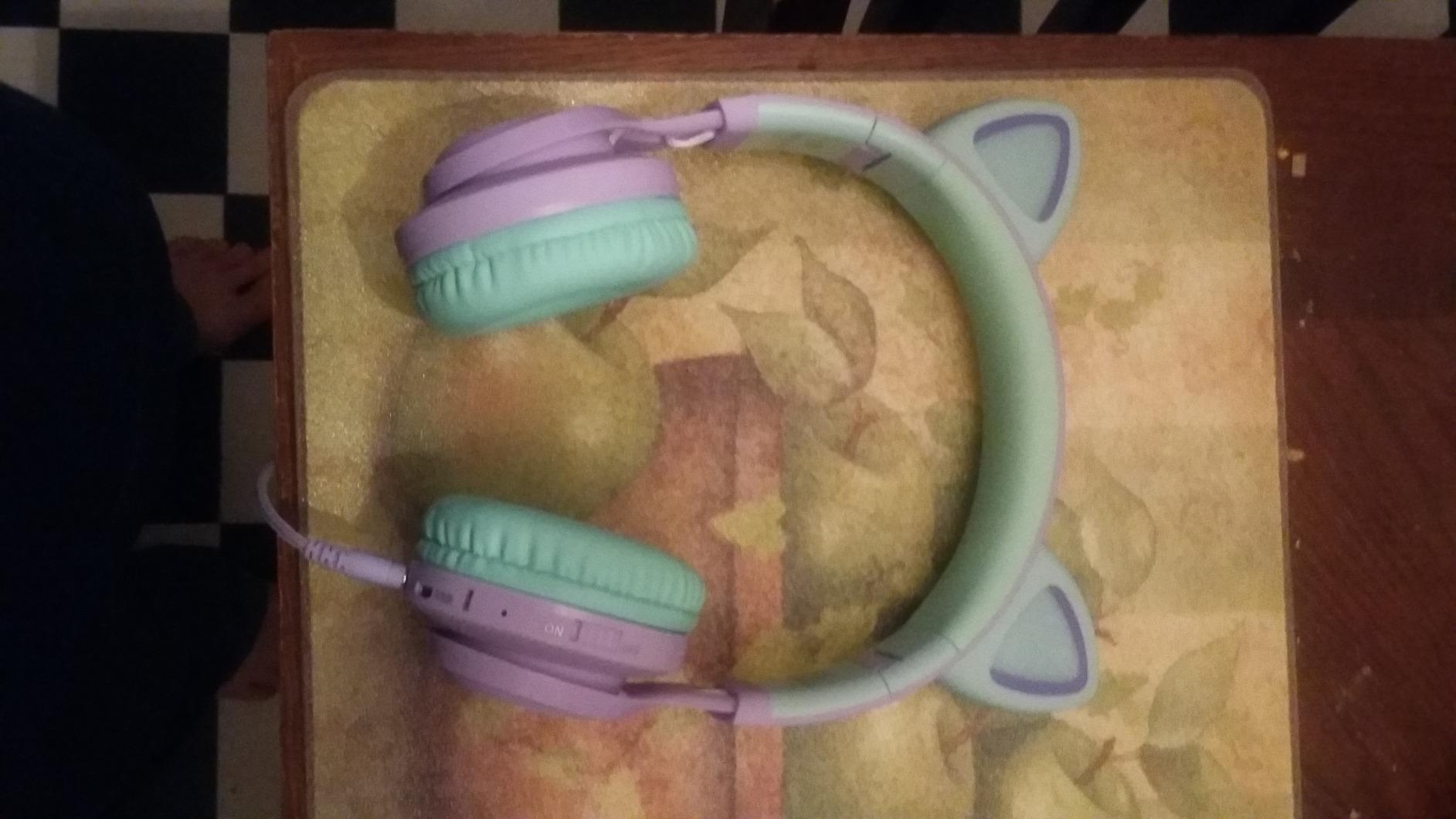 Riwbox Kids Wireless Headphones, CT-7S Cat Ear Bluetooth, 85dB Volume Limiting, LED Light Up Over Ear with Microphone for Laptop/PC/TV (Purple&Green) customer photo 1