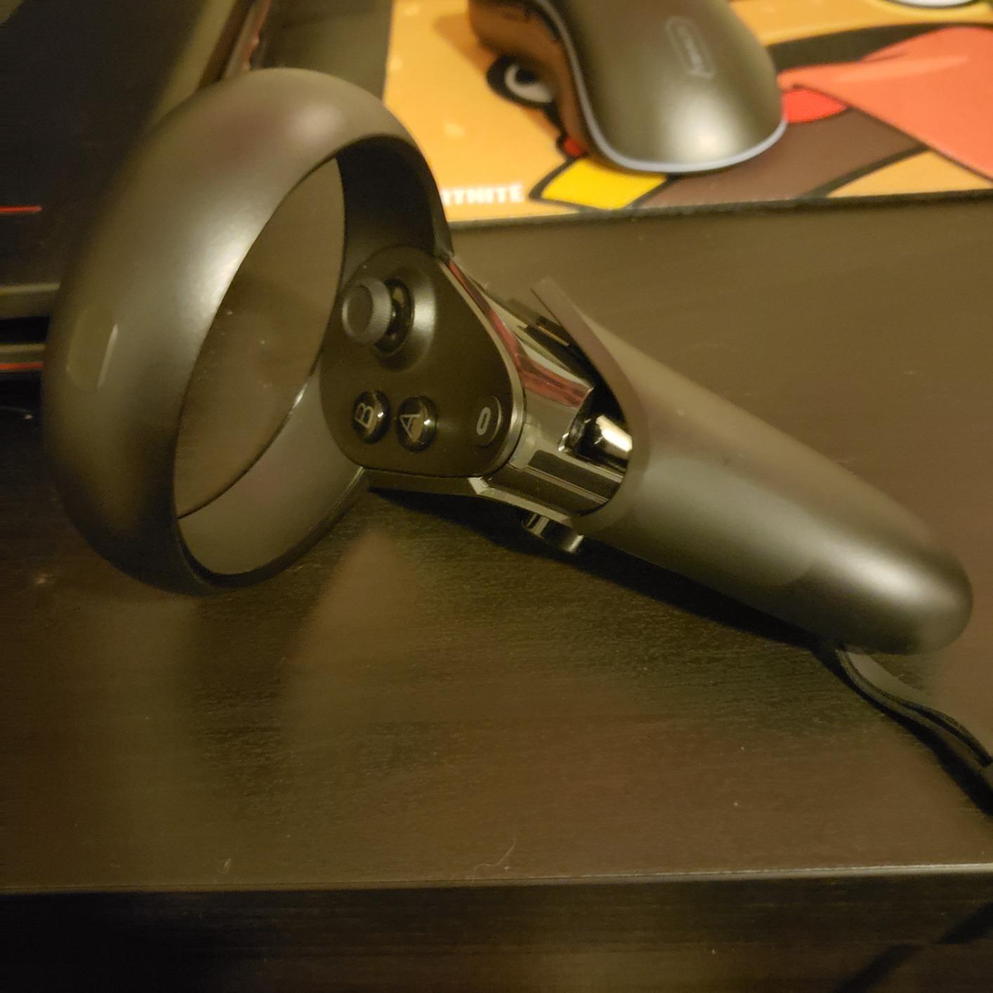 Oculus Quest All-in-one VR Gaming Headset - 64GB customer photo 1