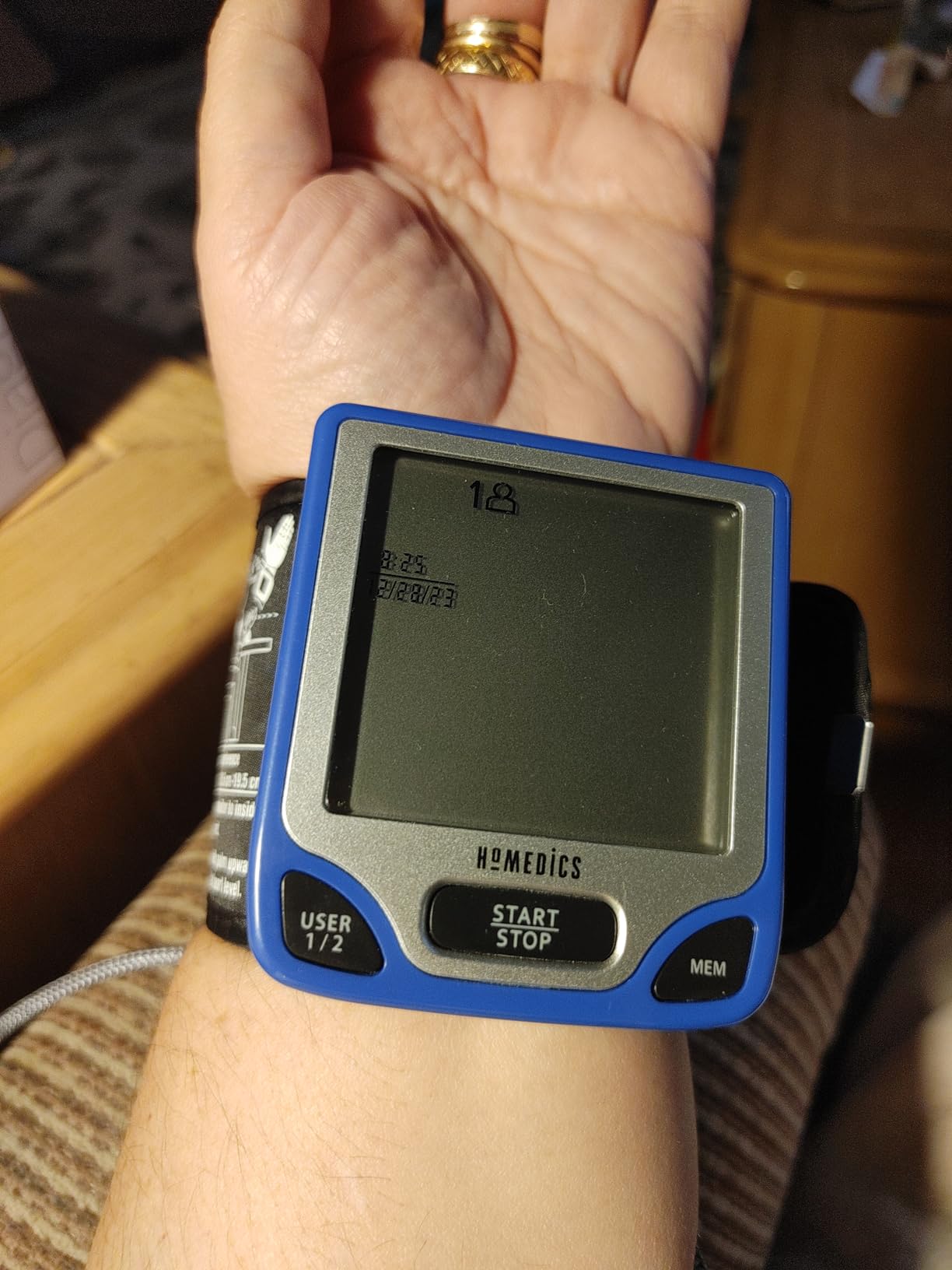 Homedics Blood Pressure Monitor, Automated Wrist Blood Pressure Machine for Home use with Easy One-Touch Operations. Stores up to 120 Readings (60 Readings per 2 Users). Cuff and Storage Case Included customer photo 1