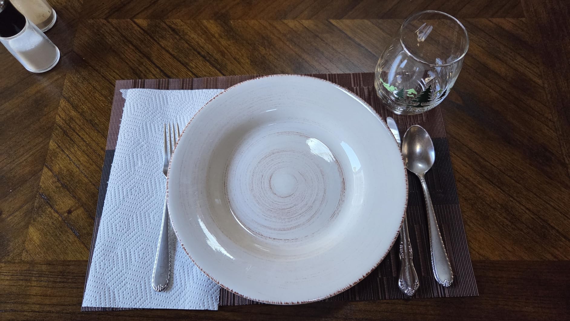 PIGCHCY Placemats,Durable Placemats for Dining Table,Washable Woven Vinyl Kitchen Placemats Set of 4 (Brown) customer photo 1