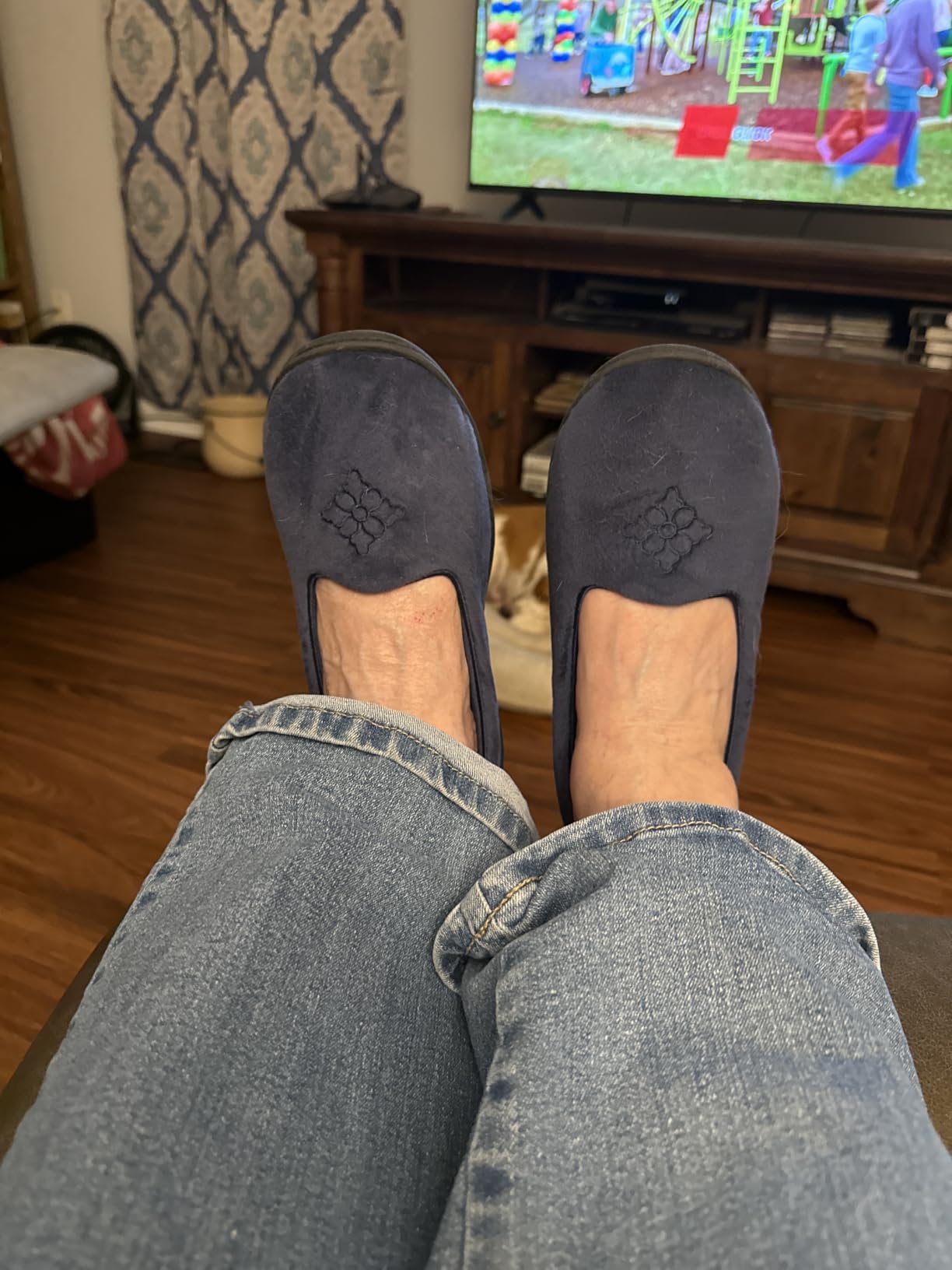 Dearfoams Women's Rebecca Soft Memory Foam Lightweight House Shoes Cozy Loafer with Warm Lining and Wide Widths Slipper customer photo 2