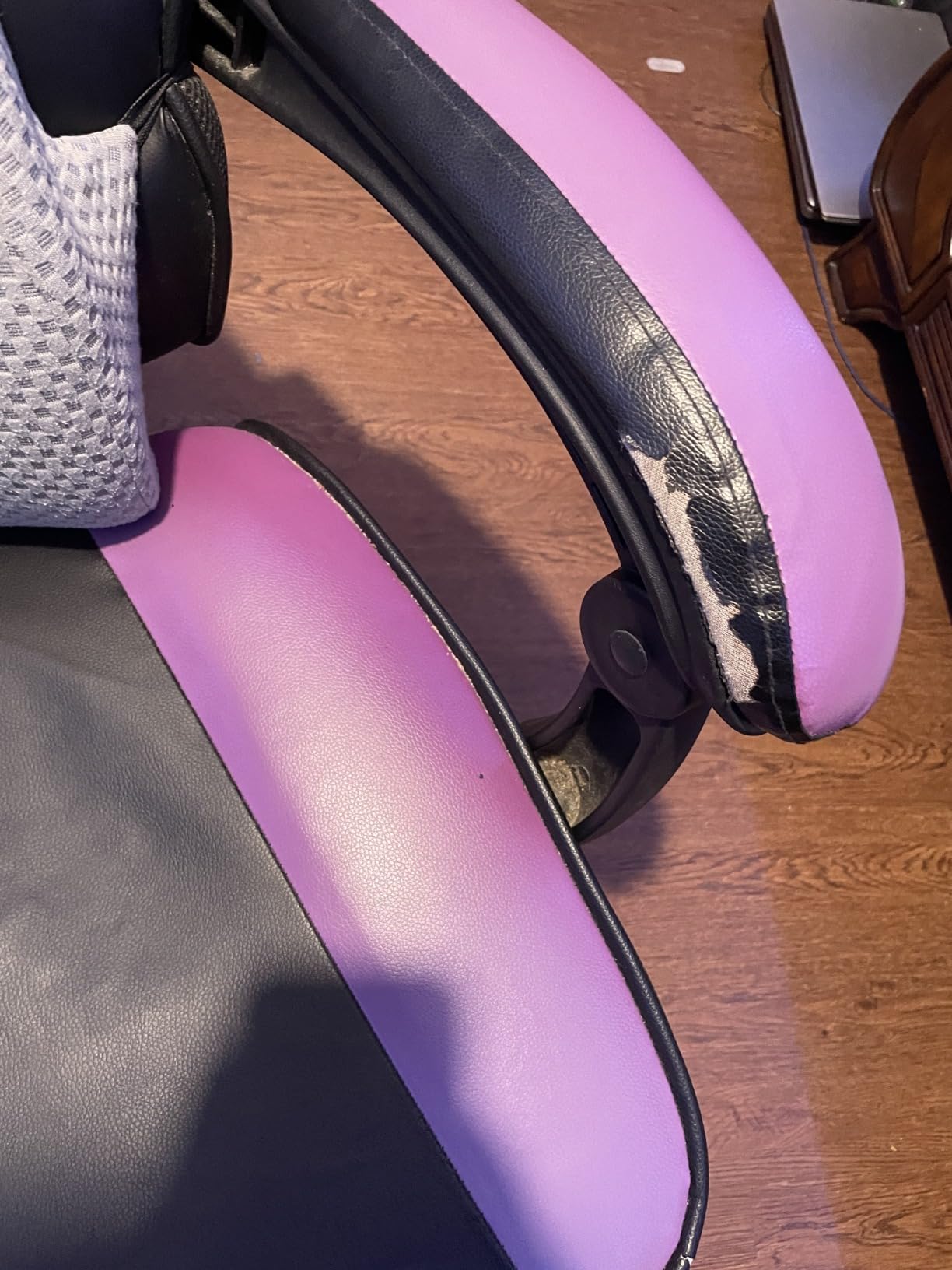 BOSSIN Gaming Chair with Massage, Ergonomic Heavy Duty Design with Footrest and Lumbar Support, Large Size Cushion High Back Office Chair, Big and Tall Gaming Computer Chair for Kids customer photo 1