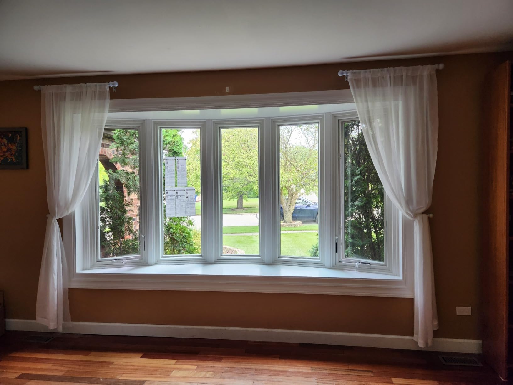 Sumnacon Set of 2 Decorative Curtain Holdbacks, Wall Mounted Aluminum Alloy Window Drapery Tiebacks for Bedroom, Livingroom Office Come with Screws, White customer photo 1