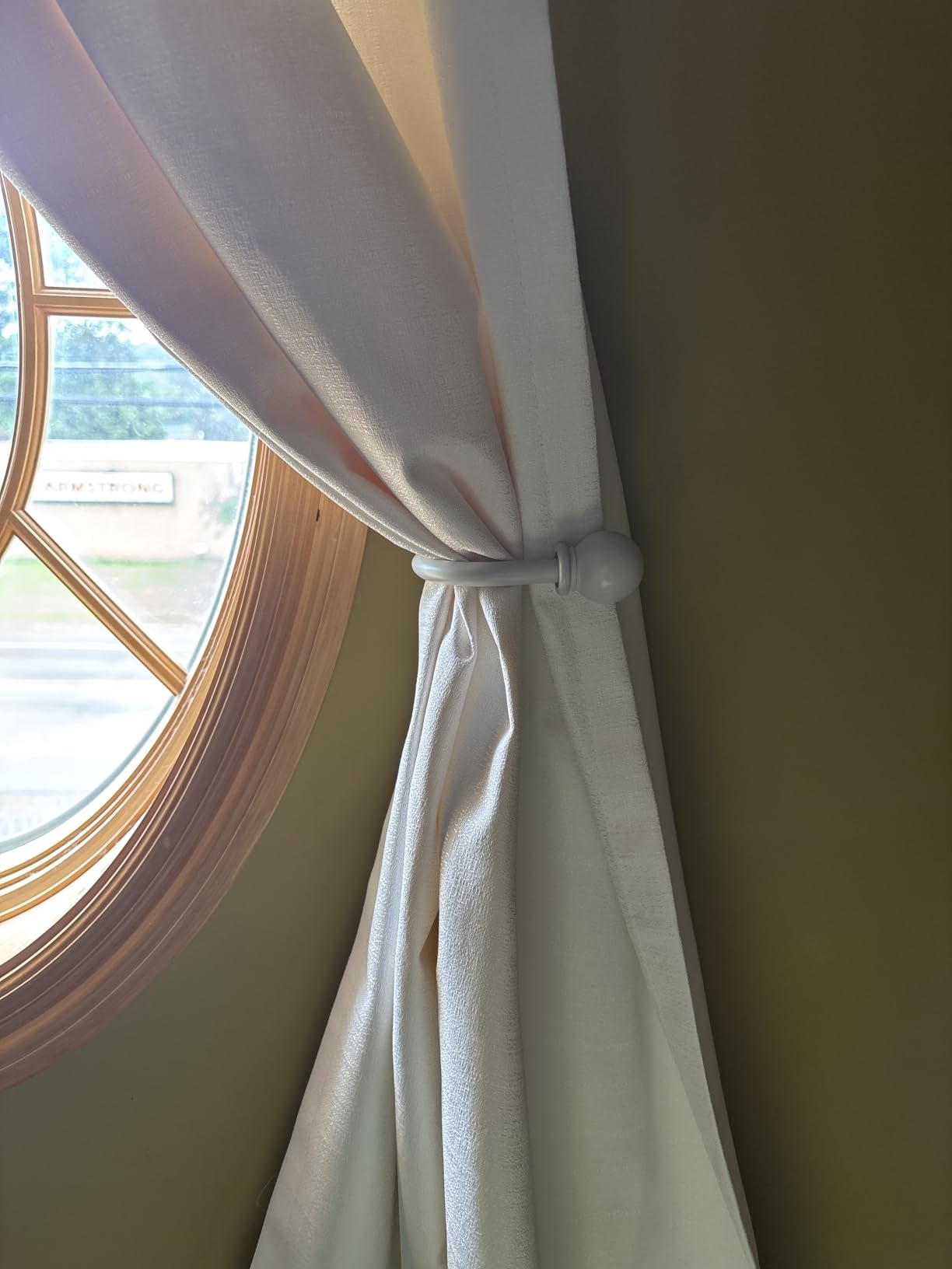 Sumnacon Set of 2 Decorative Curtain Holdbacks, Wall Mounted Aluminum Alloy Window Drapery Tiebacks for Bedroom, Livingroom Office Come with Screws, White customer photo 2