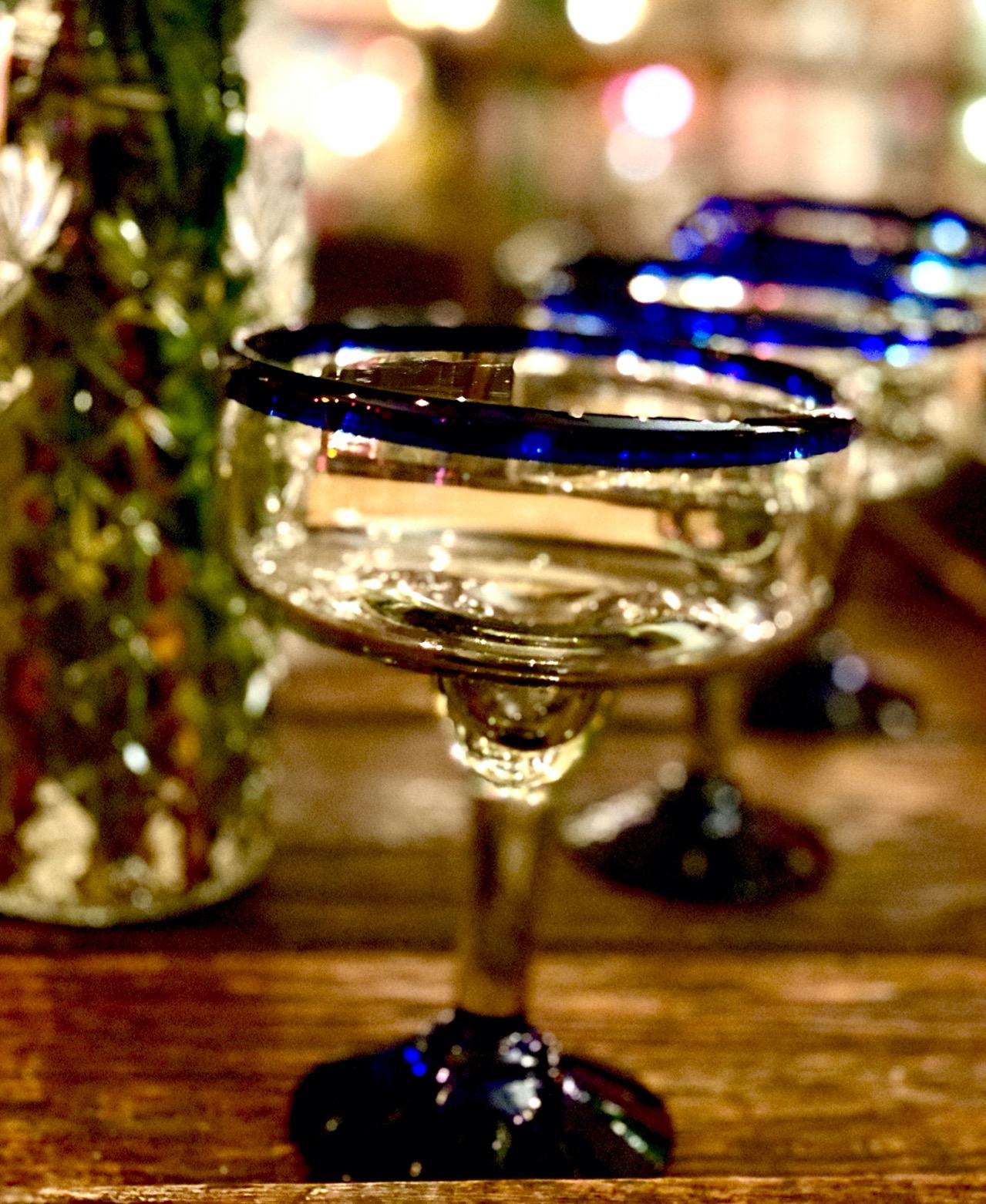 Dos Sueños Mexican Hand Blown Glass - Set of 4 Hand Blown Margarita Glasses - Cobalt Blue Rim (16 oz) customer photo 1