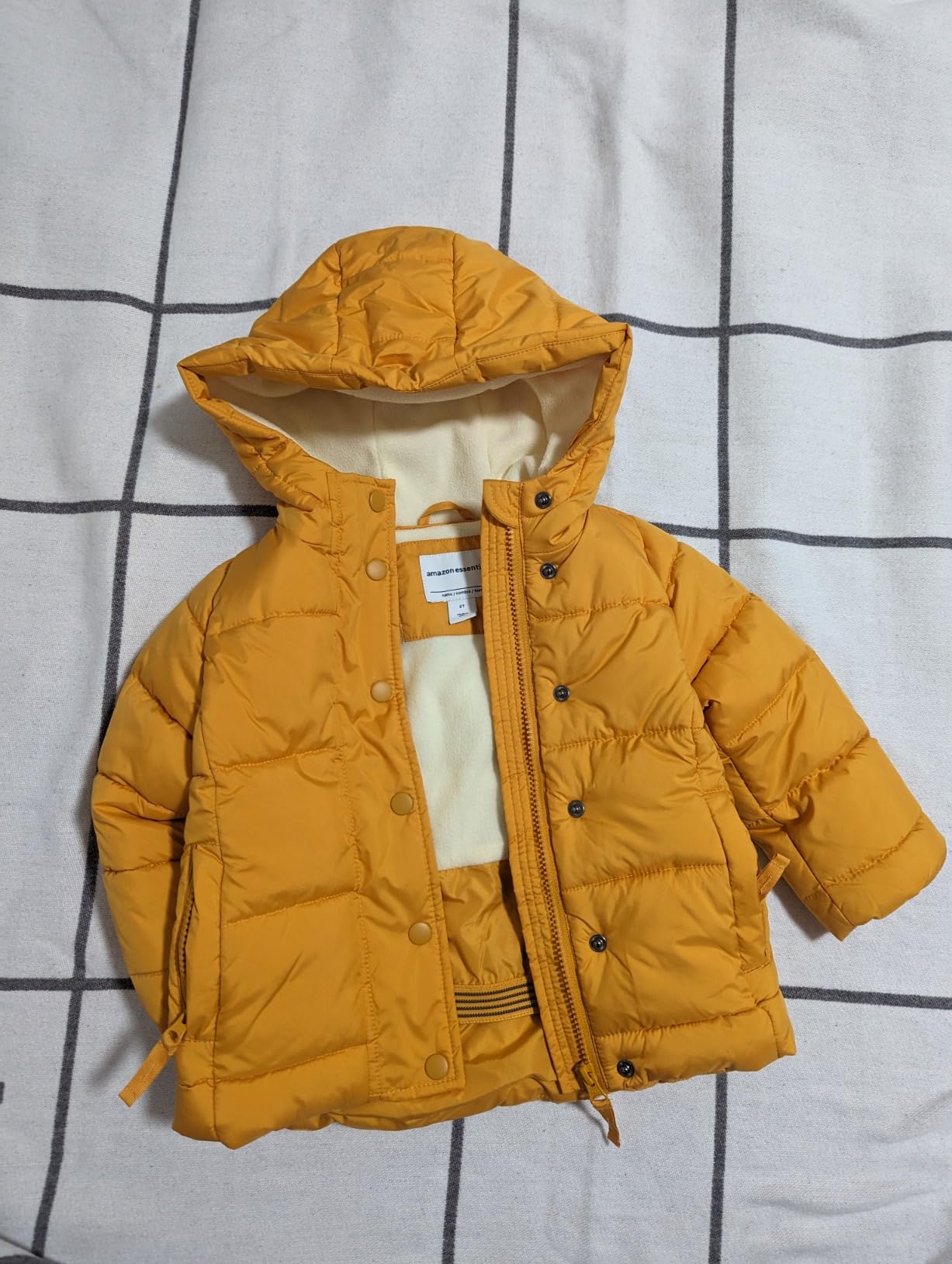 Amazon Essentials Girls and Toddlers' Heavyweight Hooded Puffer Coat, Water-Resistant customer photo 1