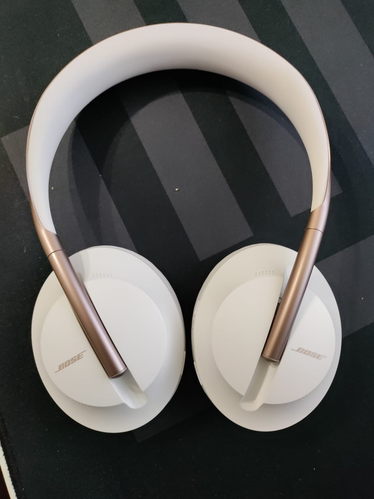 Bose Headphones 700, Noise Cancelling Bluetooth Over-Ear Wireless Headphones with Built-in Microphone for Clear Calls and Alexa Voice Control, Black customer photo 1