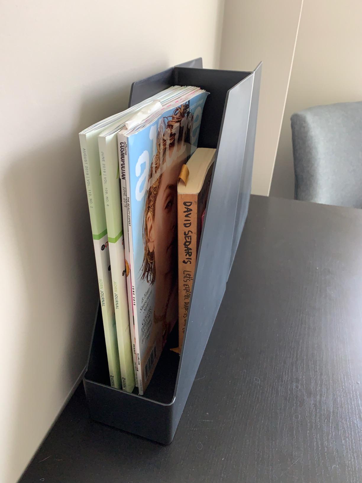 Amazon Basics Plastic Desk Organizer Magazine Rack and File Holder, Black, 2-Pack customer photo 1