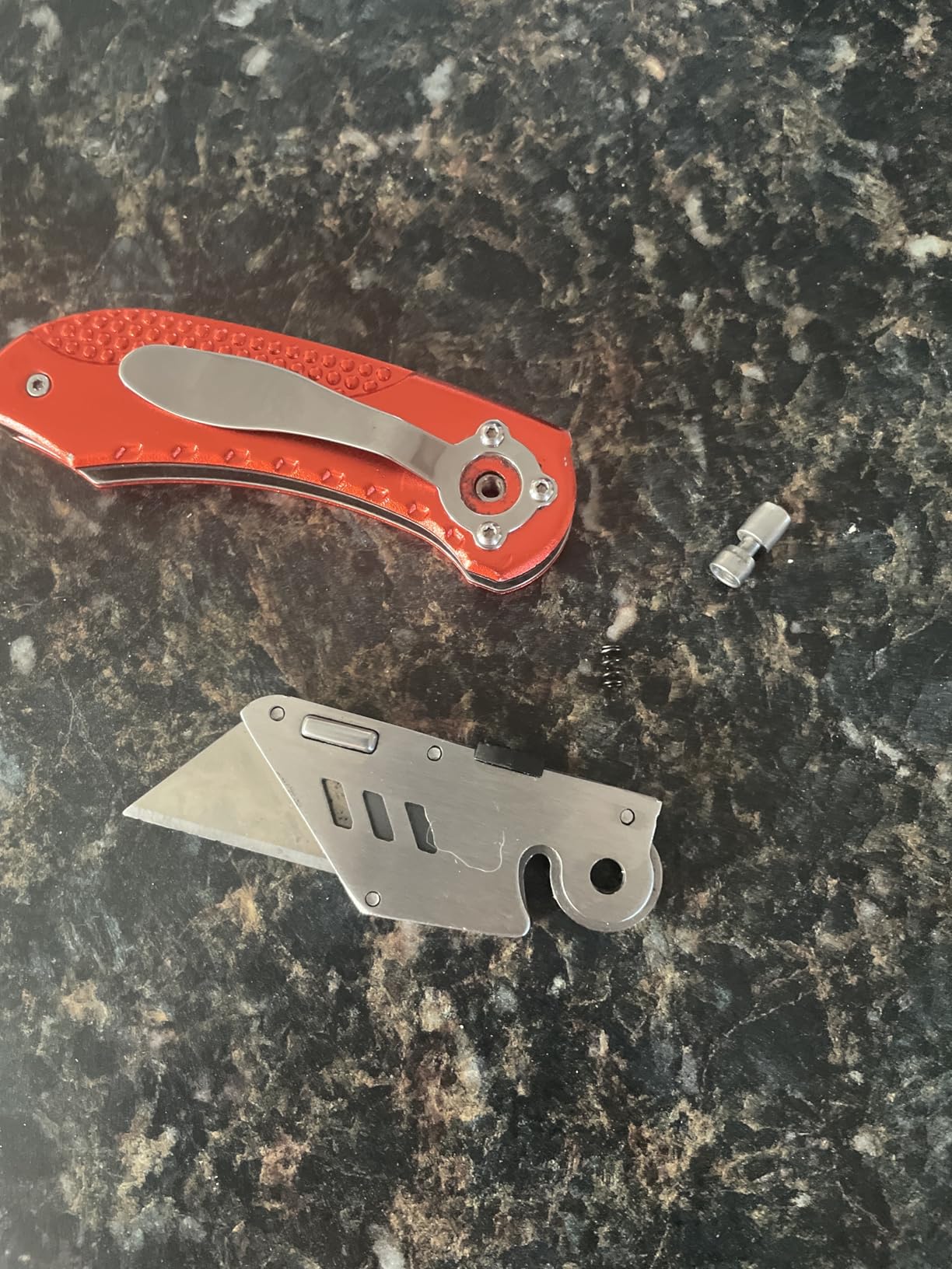 Amazon Basics Folding Utility Knife Box Cutter with Back-lock Mechanism, Portable Lightweight Aluminum Handle, Red customer photo 2