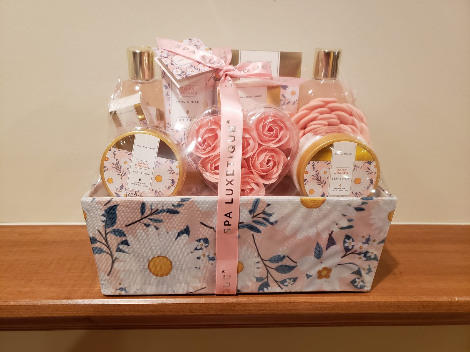 Spa Gift Baskets for Women, Luxetique Spa Kit for Women, 12pcs Vanilla Bath and Body Sets, Birthday Gifts, Self Care Gifts for Mom, Wife, Girlfriends customer photo 2
