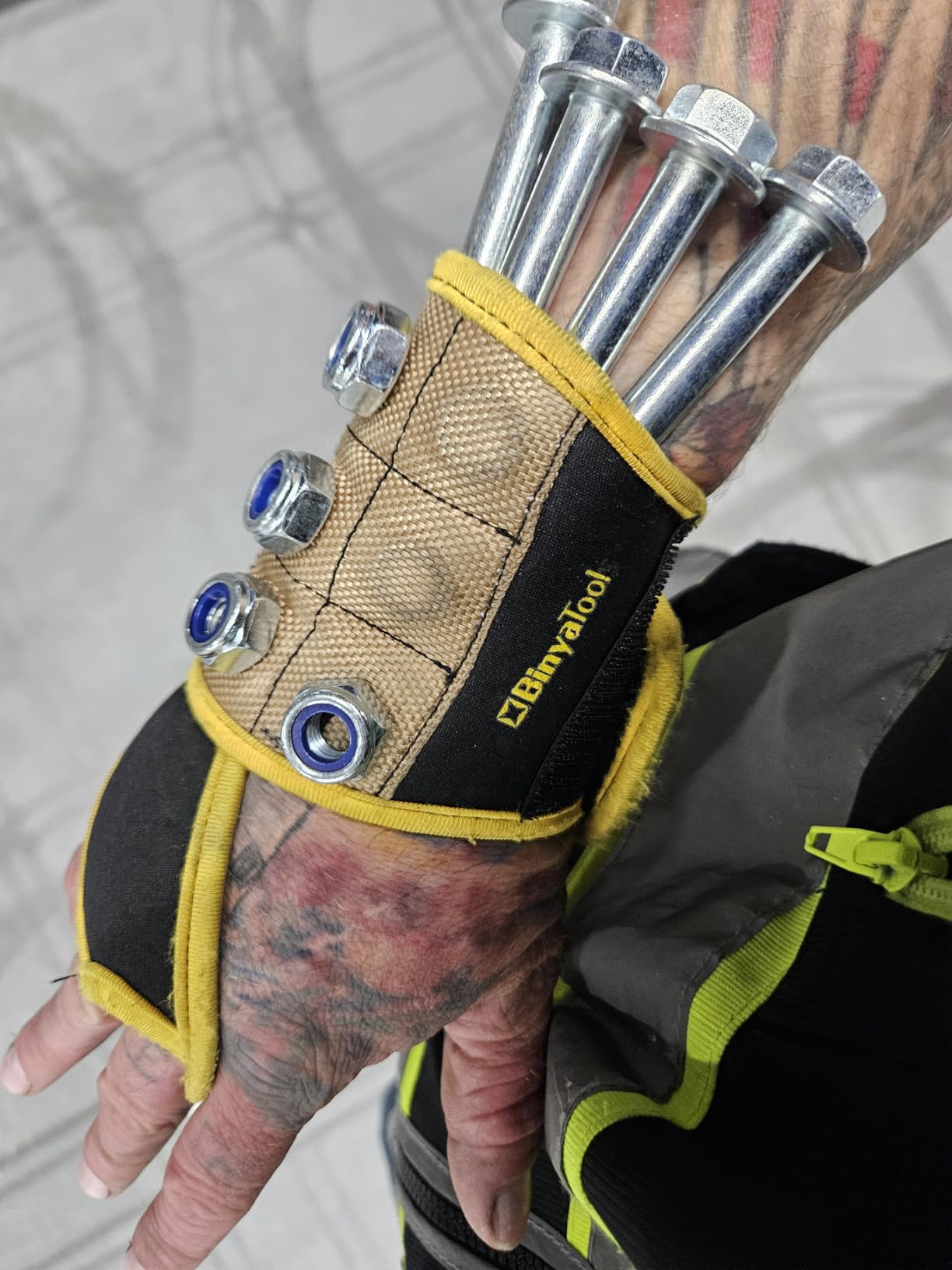 BINYATOOLS Magnetic Wristband for Tools Gift for Him Magnet Screw Holder Wrist Support Keeps Screws Nails, Drill Bits Handy Unique Tool Gadgets Men’s Gadgets Dad Gadgets customer photo 2