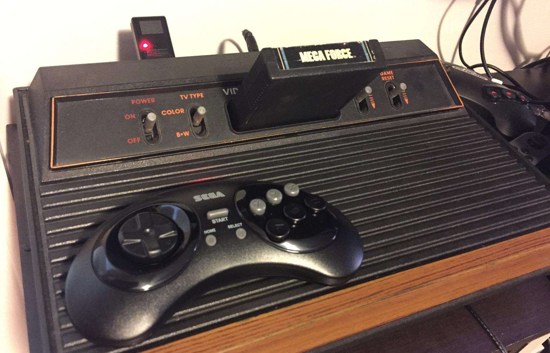 Retro-Bit SEGA Genesis 2.4 GHz 8-Button Wireless Controller - (Black) customer photo 2
