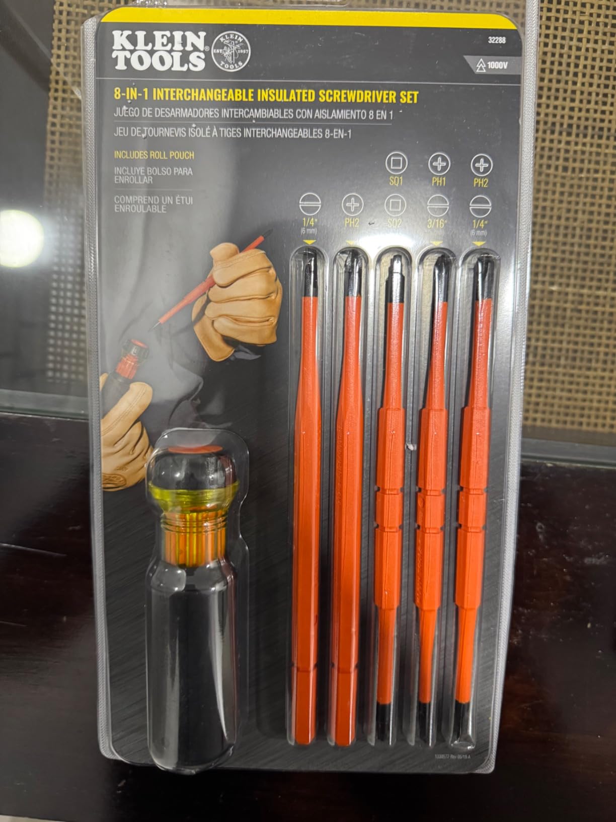 Klein Tools 32288 Insulated Screwdriver, 8-in-1 Screwdriver Set with Interchangeable Blades, 3 Phillips, 3 Slotted and 2 Square Tips customer photo 2