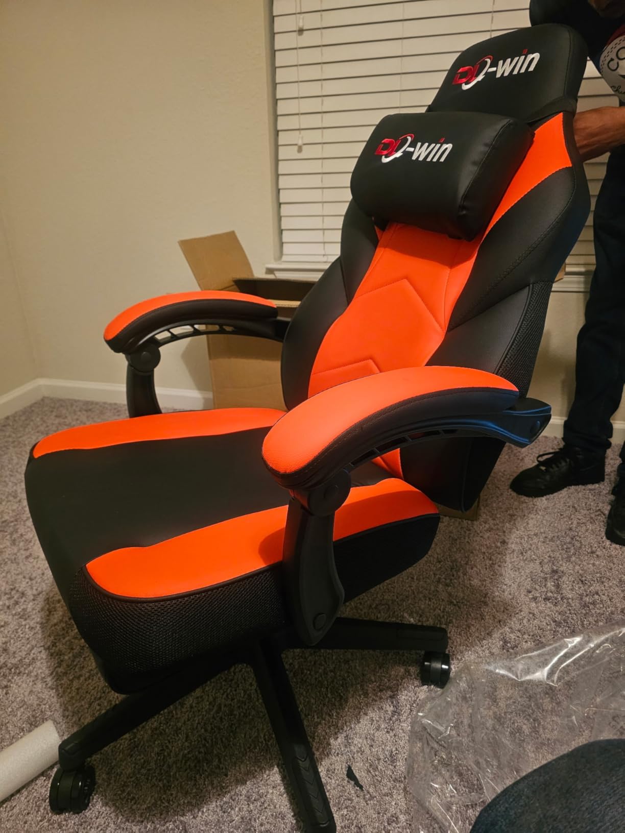 LEMBERI Ergonomic Gaming Chair with Footrest, 400lb Weight Capacity, Gray customer photo 2