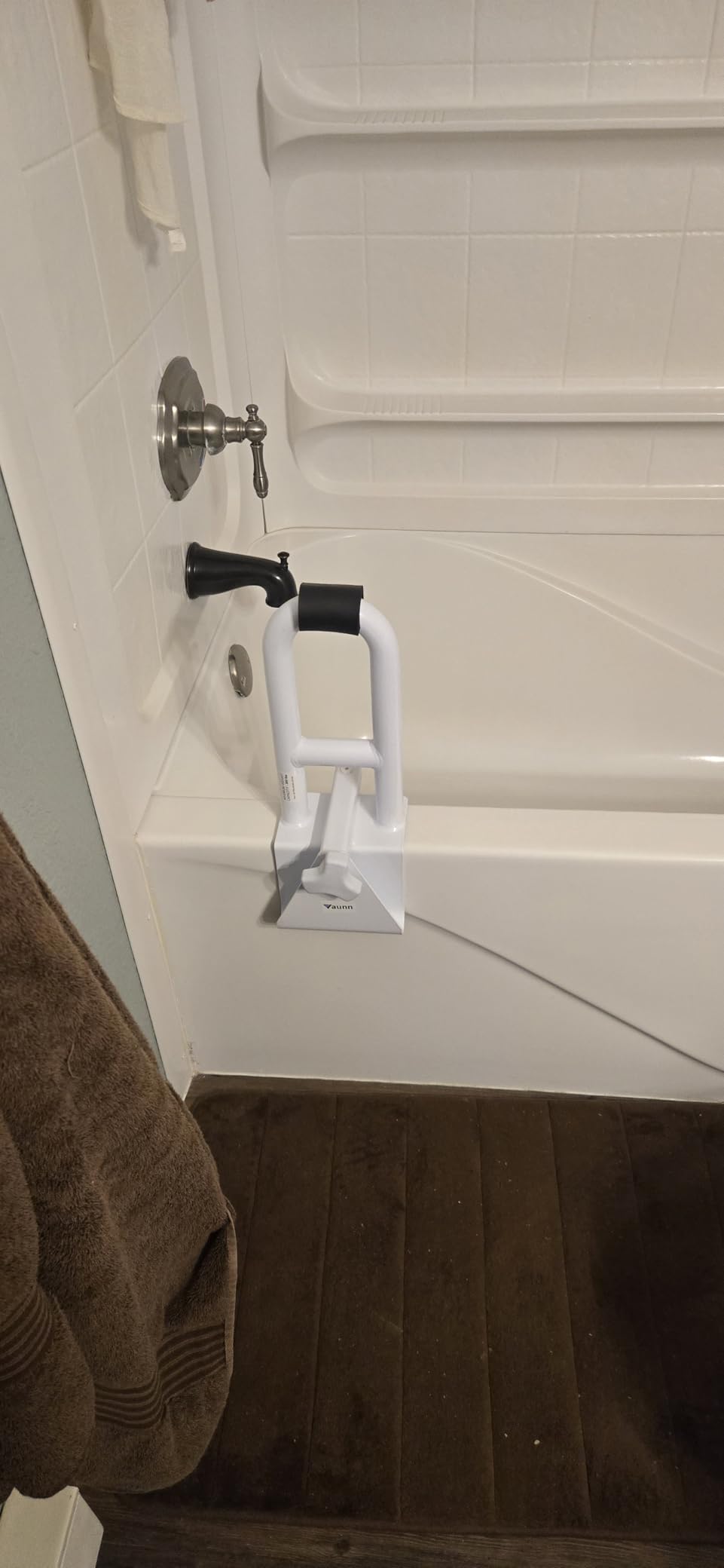 Vaunn Medical Secure Bathtub Safety Rail, Shower Grab Bar Handle for Elderly and Disabled, Secure Locking Tub Clamp, 300 lbs customer photo 1