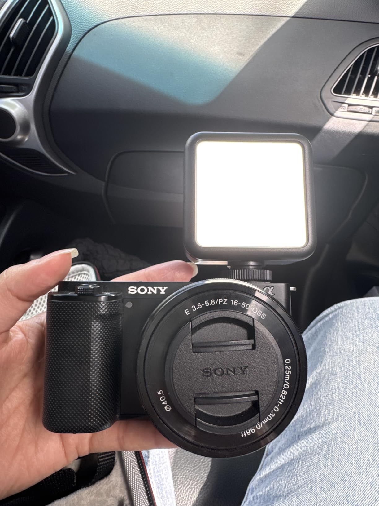 Ulanzi VL49 On-Camera LED Video Fill Light, 5500K 2000mAh Rechargeable customer photo 2