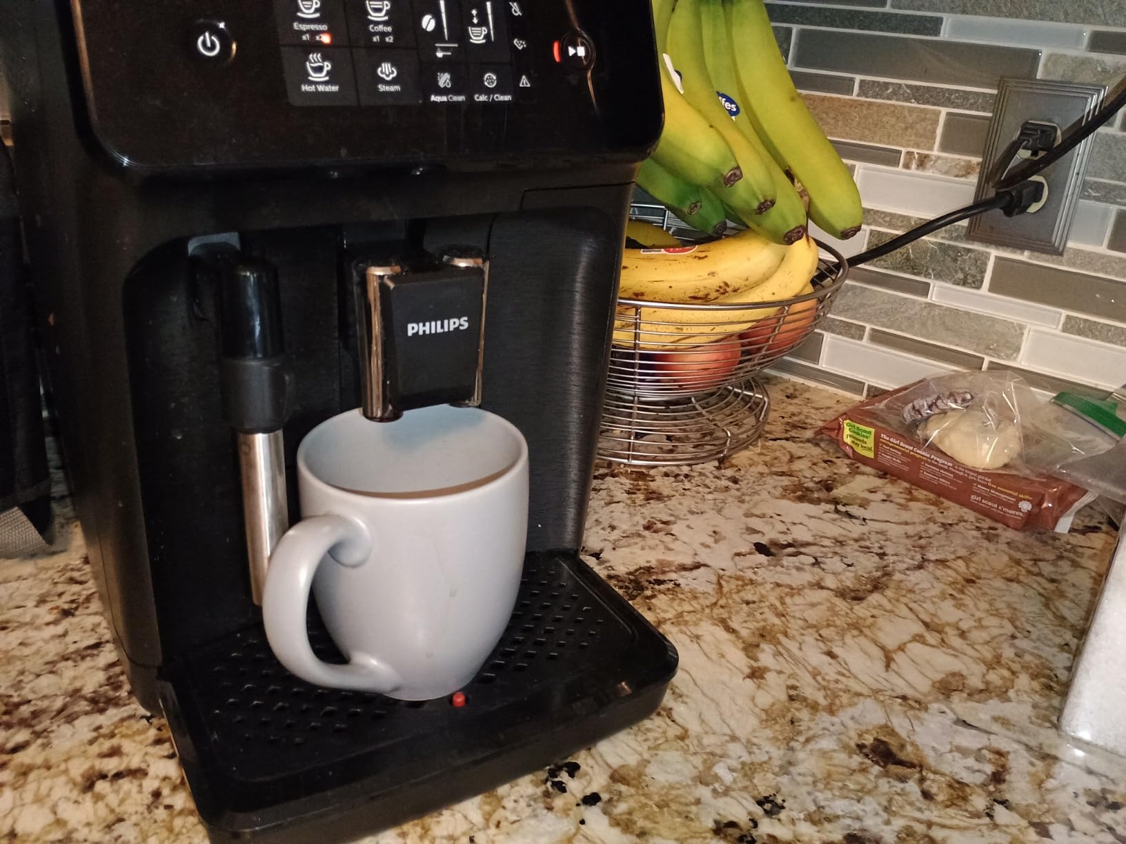 Philips 1200 Series Fully Automatic Espresso Machine, Classic Milk Frother, 2 Coffee Varieties, Intuitive Touch Display, 100% Ceramic Grinder, AquaClean Filter, Aroma Seal, Black (EP1220/04) customer photo 1