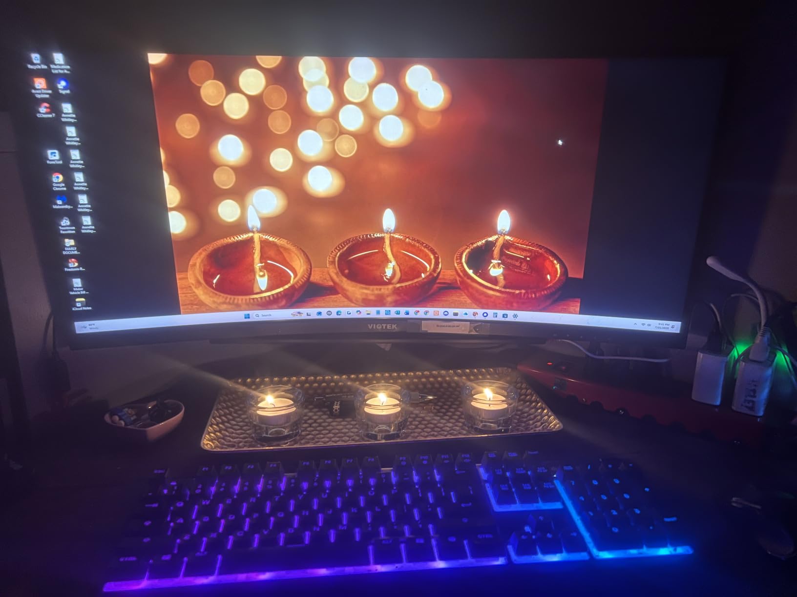 SteelSeries Apex 3 RGB Gaming Keyboard – 10-Zone RGB Illumination – IP32 Water Resistant – Premium Magnetic Wrist Rest (Whisper Quiet Gaming Switch) customer photo 2