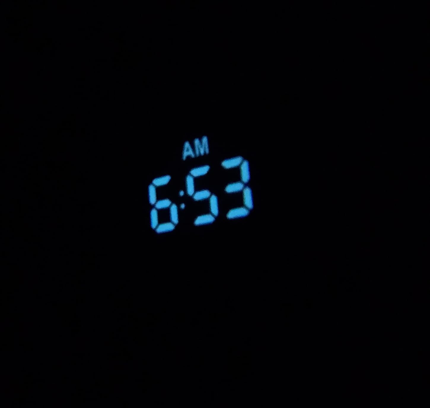 Mesqool Digital Projection Alarm Clock with Dual Alarms, 5 Levels Dimmer | 180° Rotatable Projector, 12/24H & DST, Large LED, Snooze, with Battery Backup, Loud Alarm Perfect for Heavy Sleepers customer photo 2