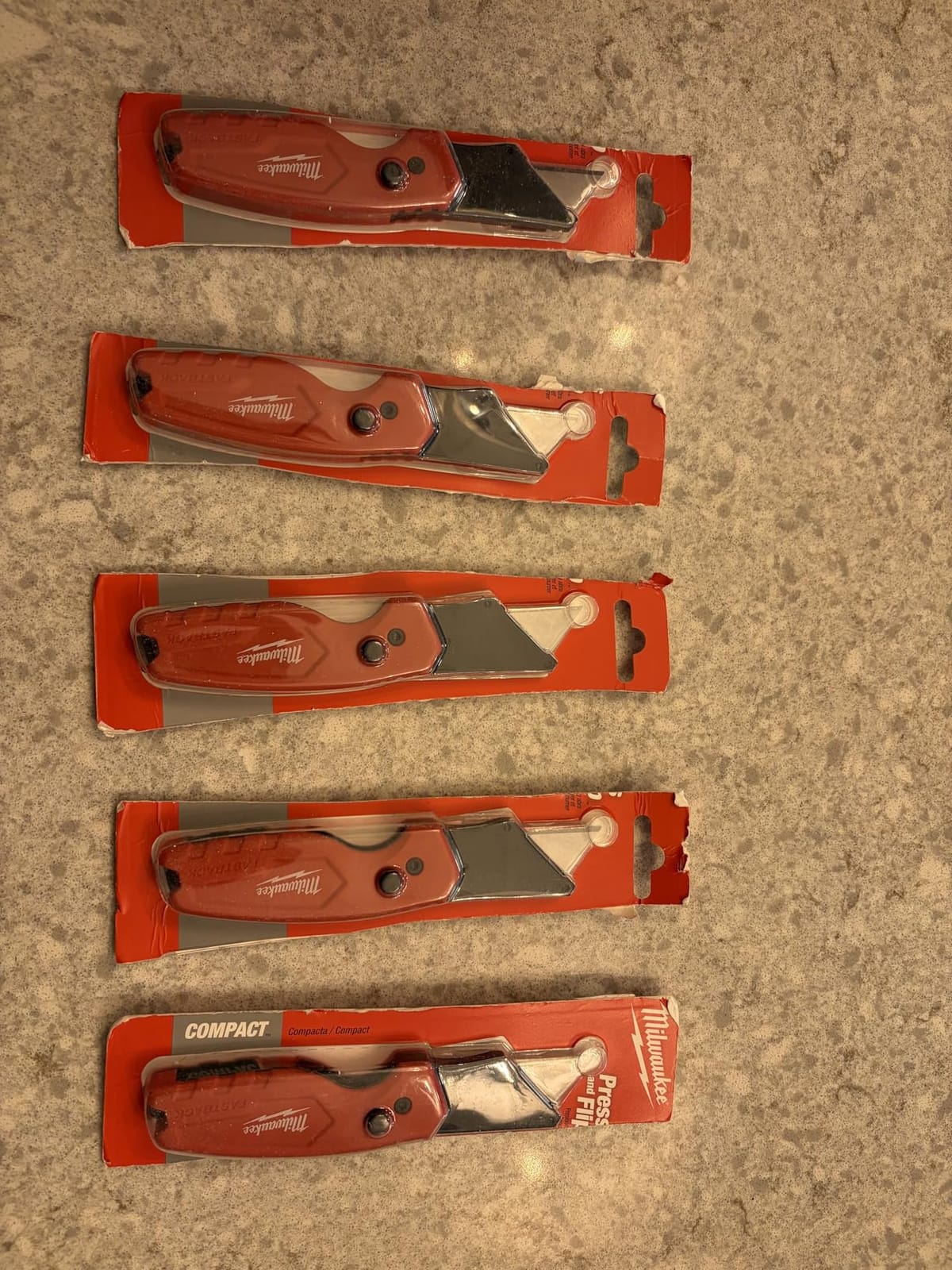 Milwaukee Hand Tools - FASTBACK™ Compact Flip Utility Knife customer photo 1